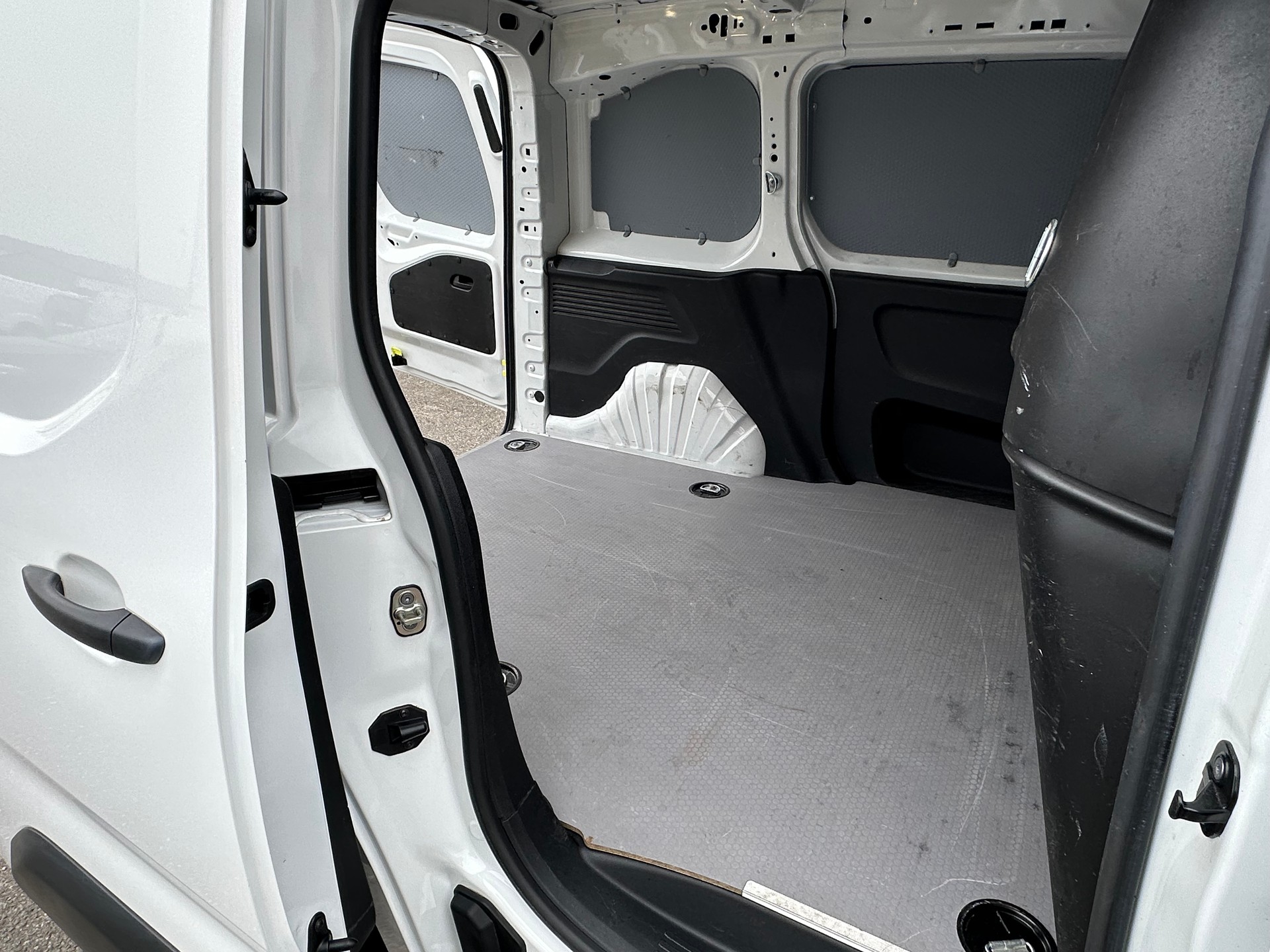 CITROEN Berlingo Van 1.5 Blue HDi 100 s/s Club 650kg-image-15