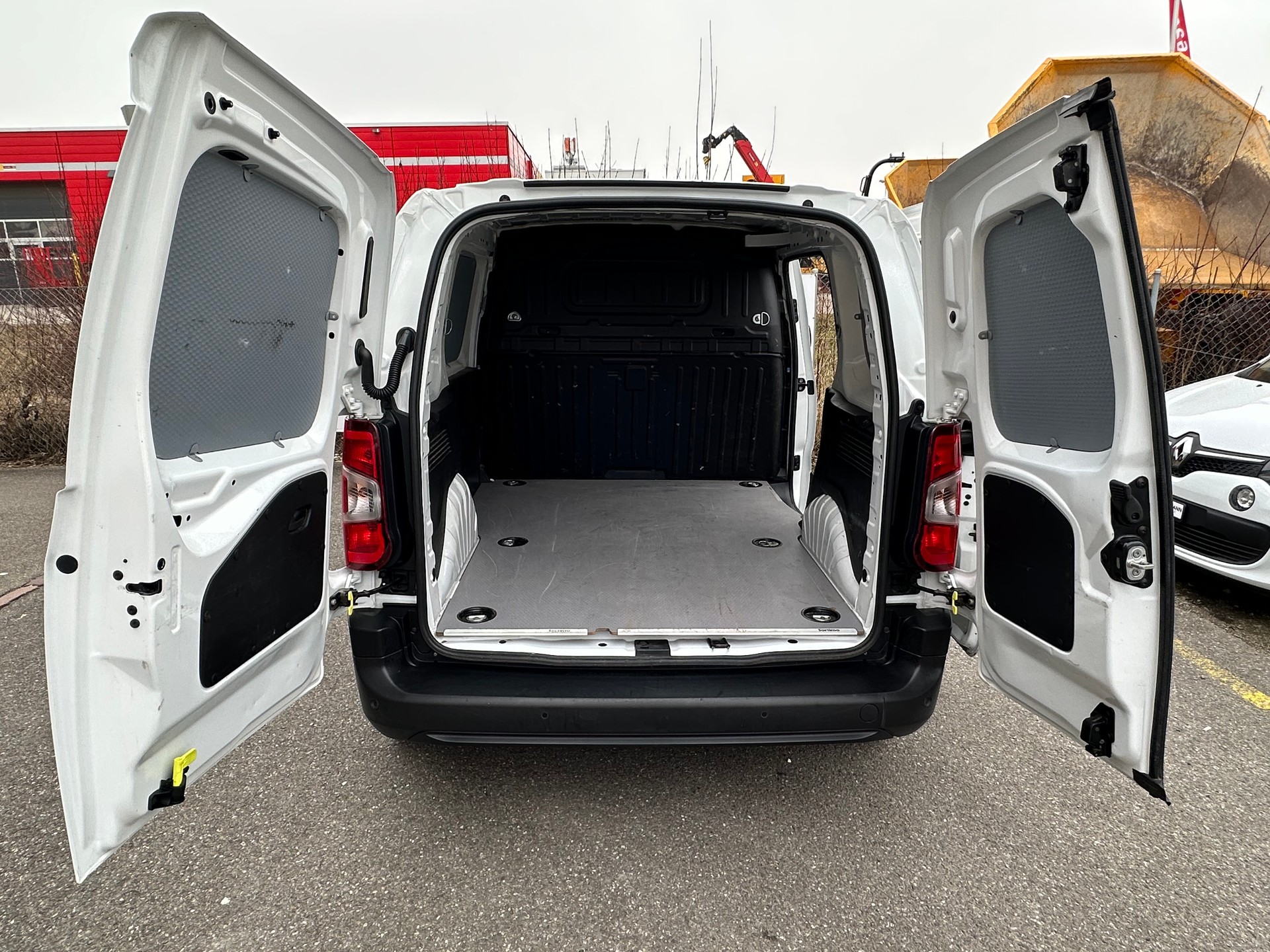 CITROEN Berlingo Van 1.5 Blue HDi 100 s/s Club 650kg-image-13