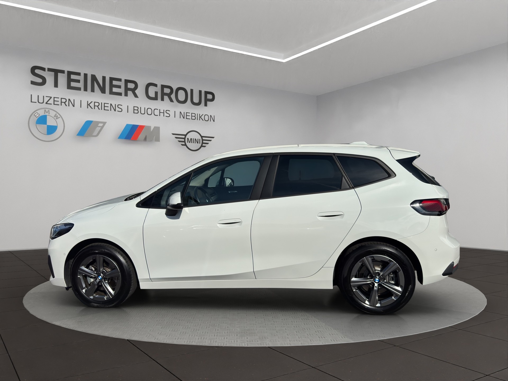 BMW 220i Active Tourer DKG-image-1