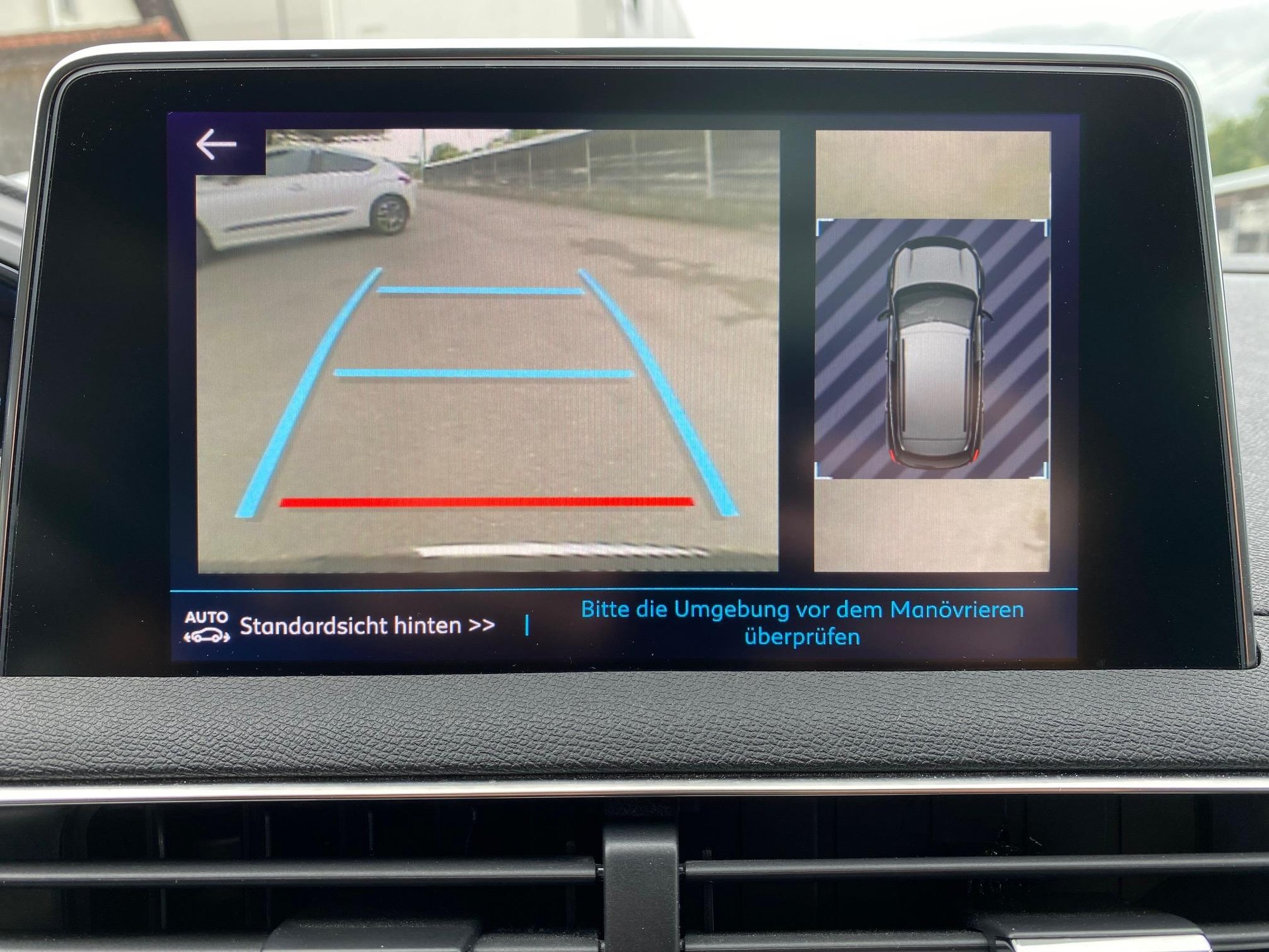 PEUGEOT 3008 1.6 Plug-in Hybrid4 GT-image-12