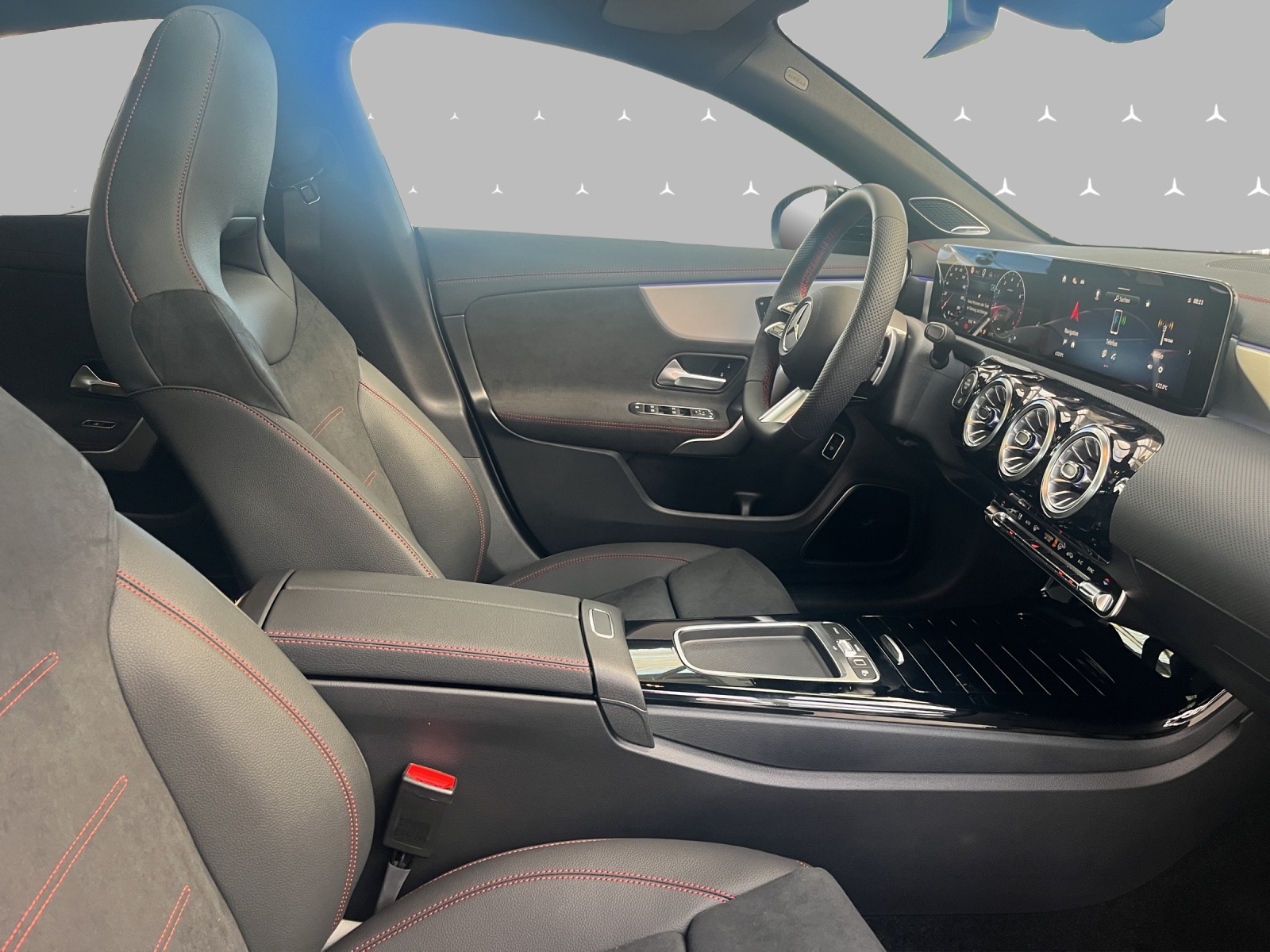 MERCEDES-BENZ CLA 250 4Matic 8G-DCT-image-11