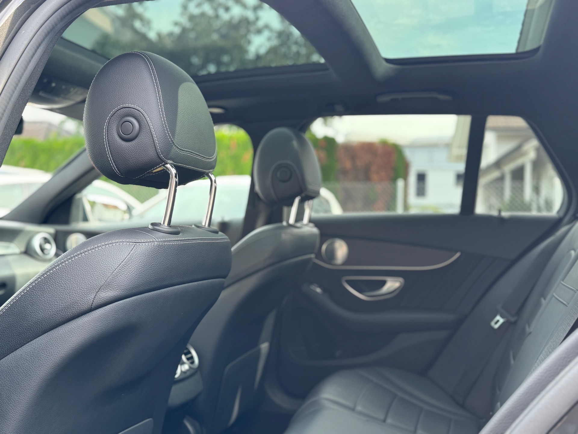 MERCEDES-BENZ C 220 d Swiss Star AMG Line 4M 9G-Tronic-image-11