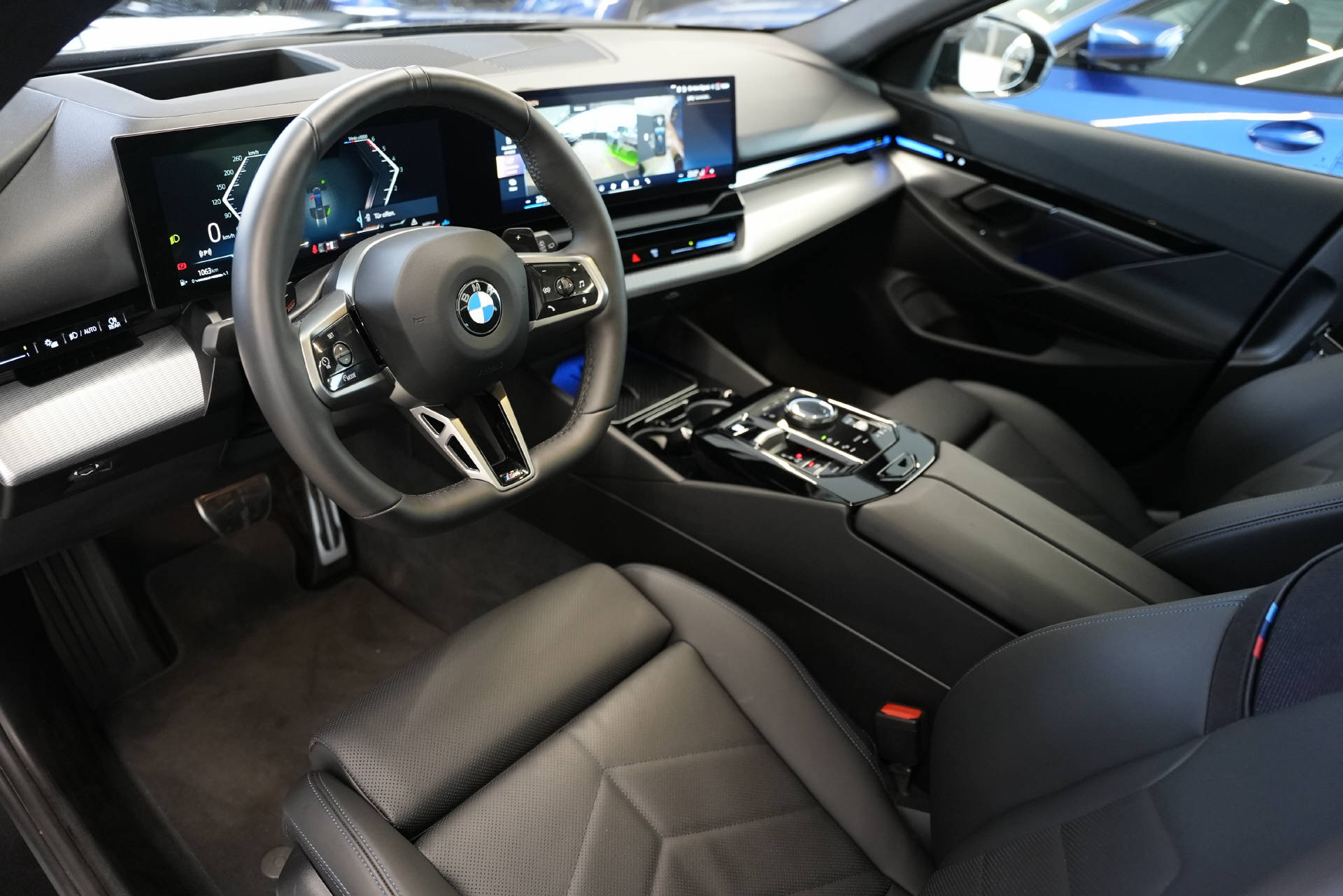 BMW 520d xDrive 48V Touring M Sport Steptronic-image-6