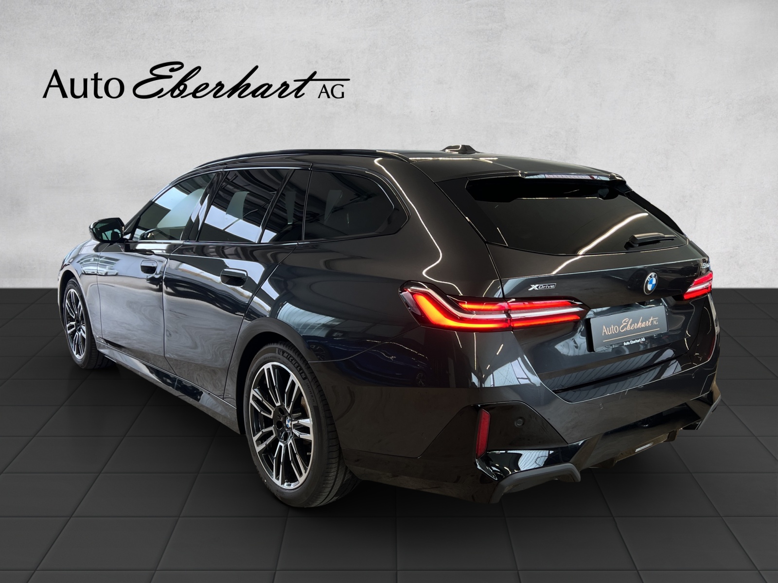 BMW 520d xDrive 48V Touring M Sport Steptronic-image-3