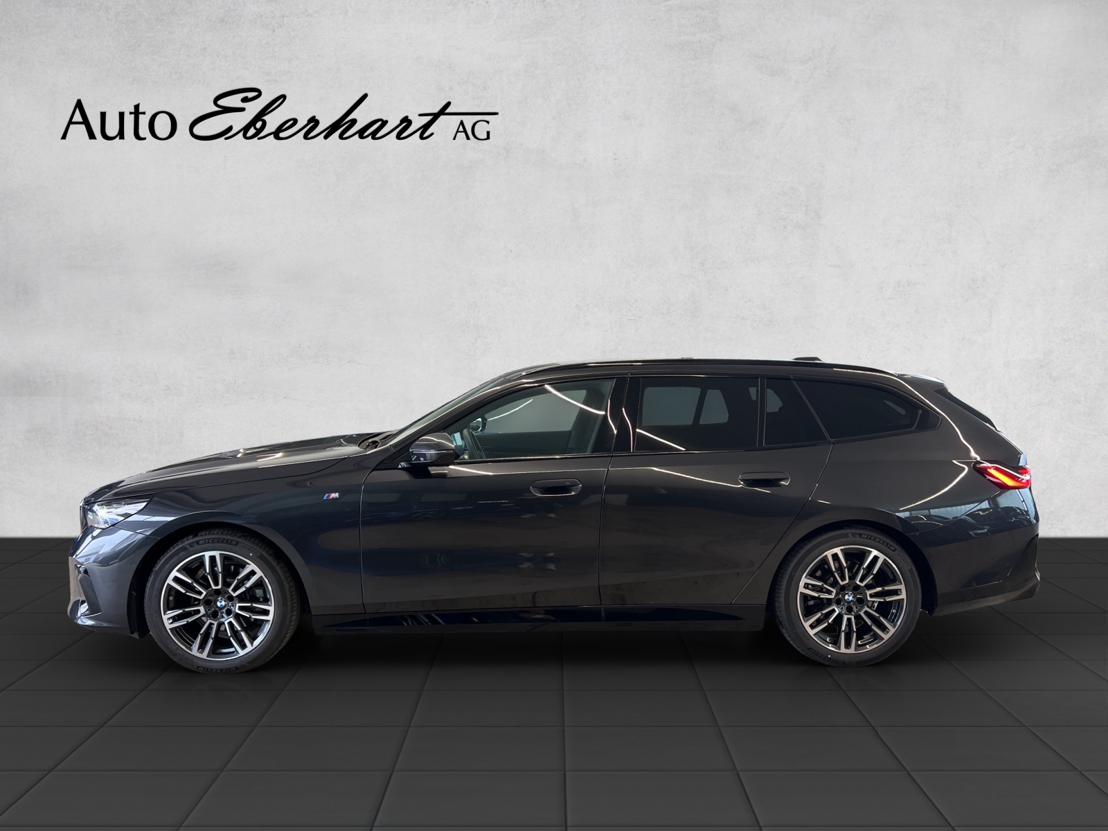 BMW 520d xDrive 48V Touring M Sport Steptronic-image-2