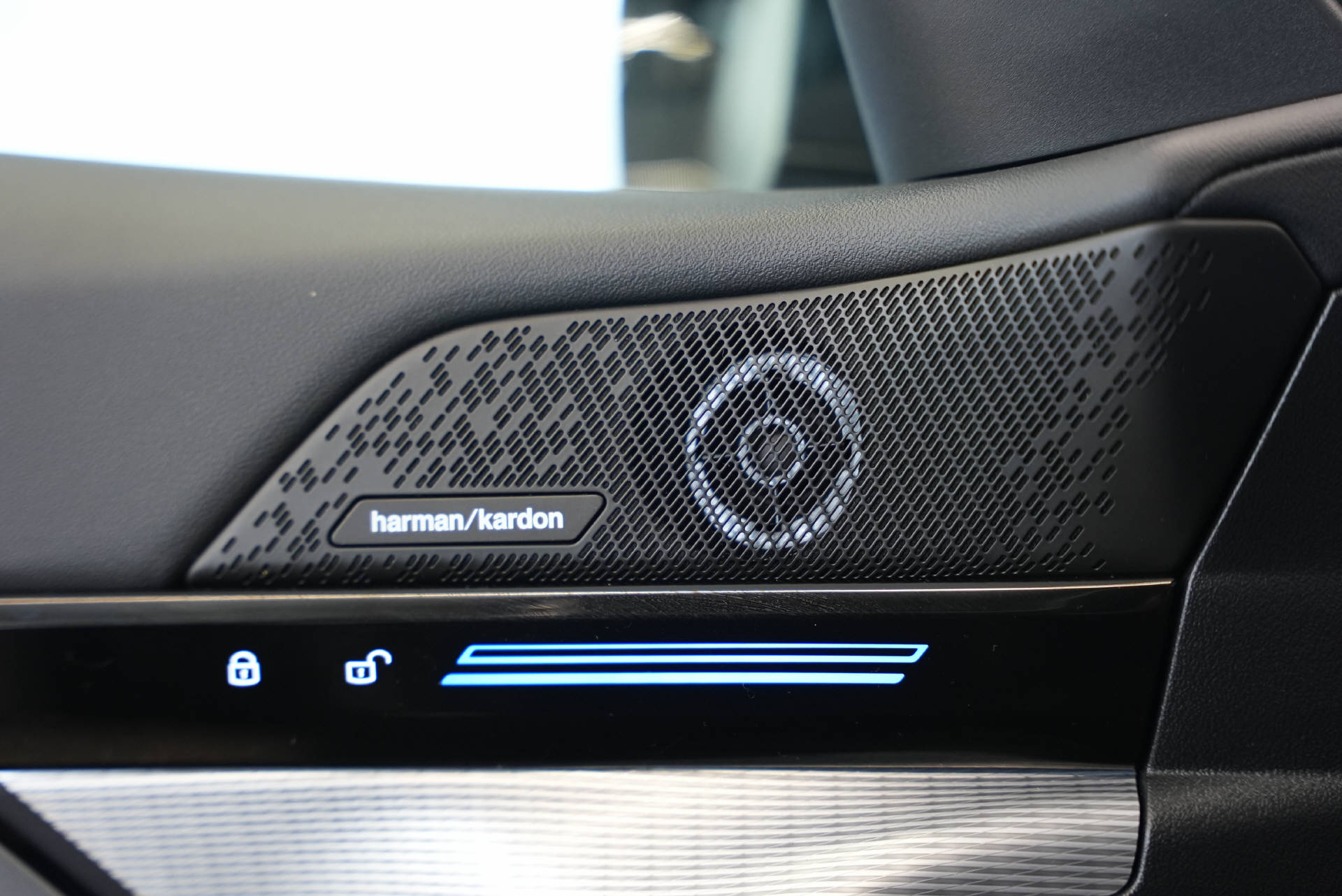 BMW 520d xDrive 48V Touring M Sport Steptronic-image-15