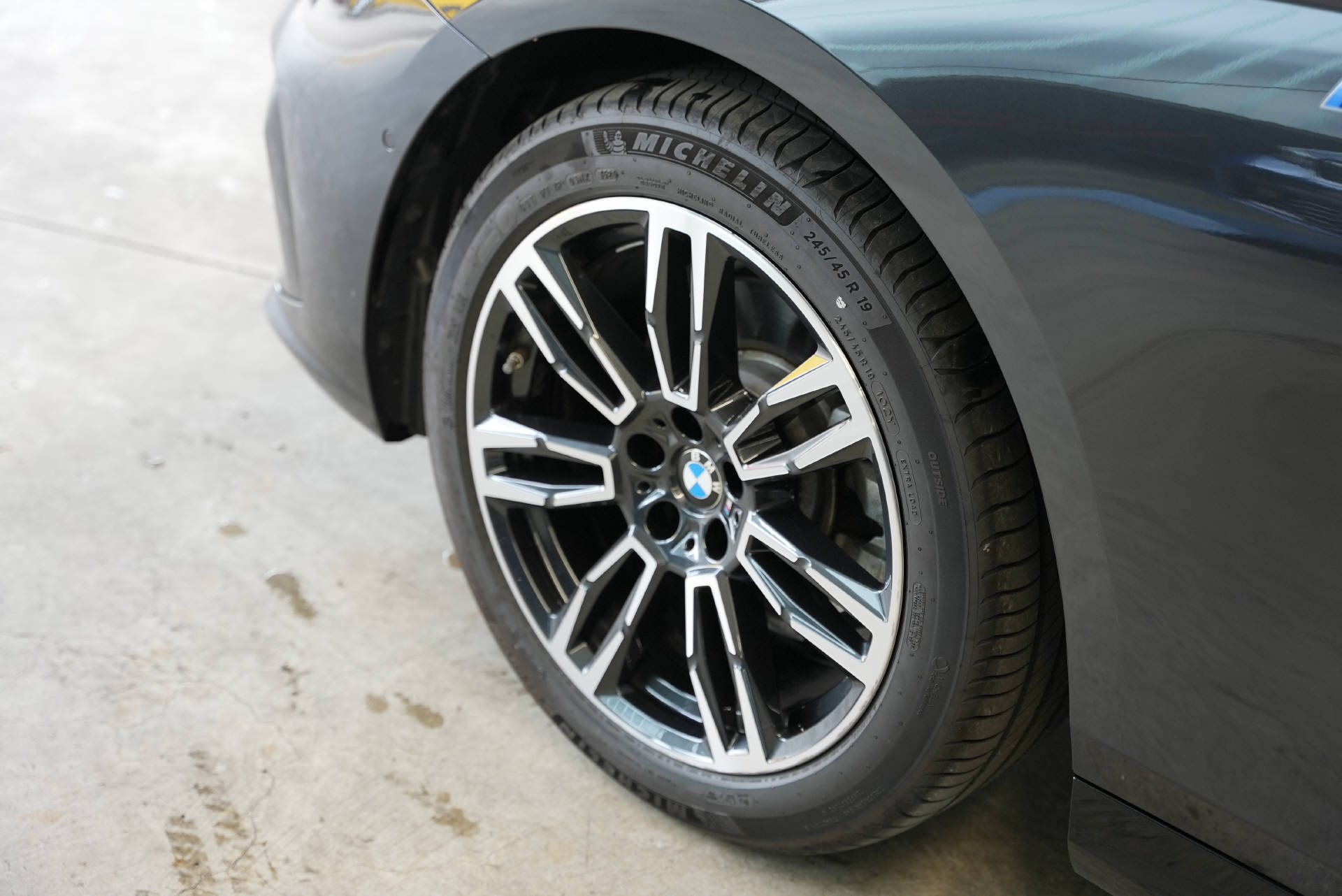 BMW 520d xDrive 48V Touring M Sport Steptronic-image-5
