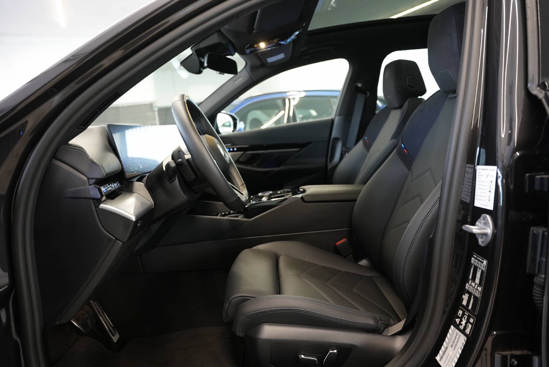 BMW 520d xDrive 48V Touring M Sport Steptronic-image-7