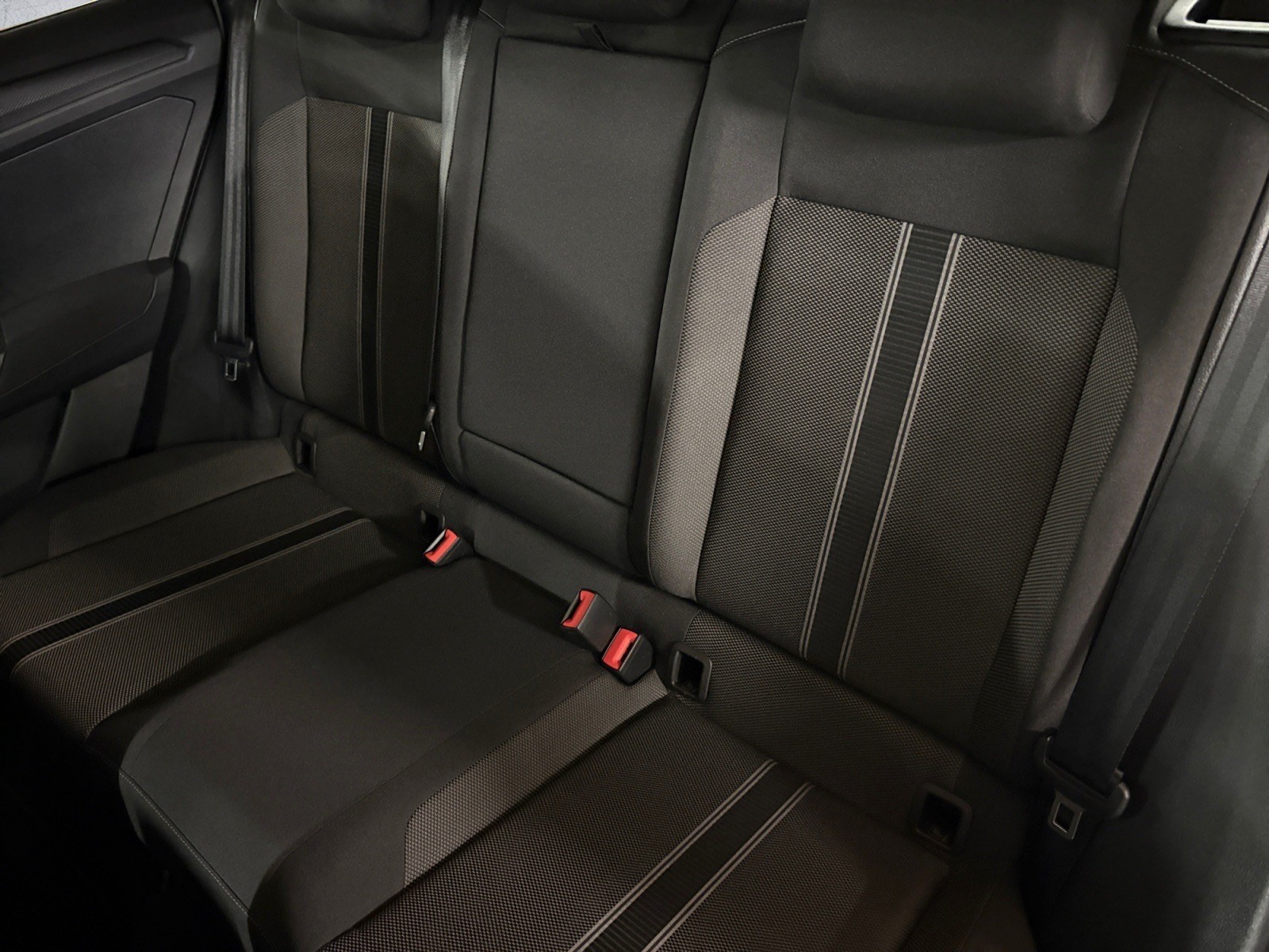 VW T-Roc 1.5 TSI EVO Advance DSG/GPS / Pack Hiver / Caméra de recul / hayon électrique / Attelage-image-14
