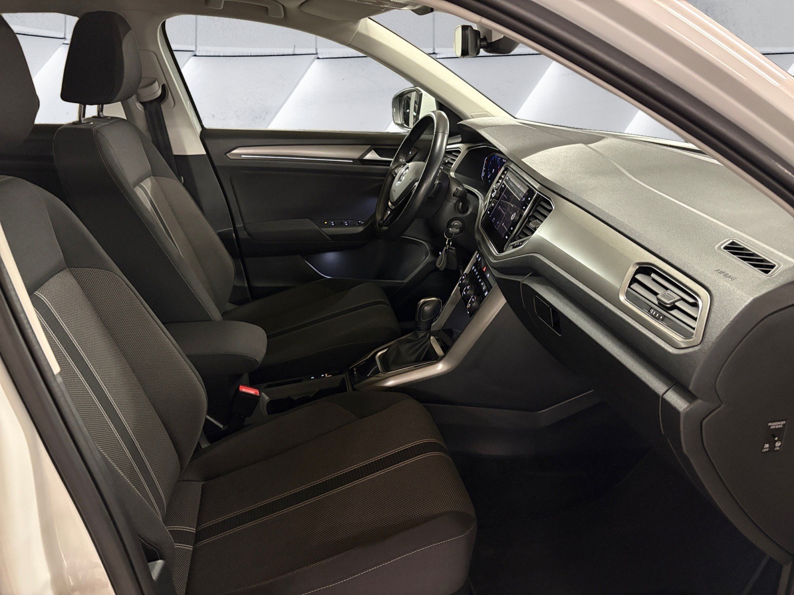 VW T-Roc 1.5 TSI EVO Advance DSG/GPS / Pack Hiver / Caméra de recul / hayon électrique / Attelage-image-12