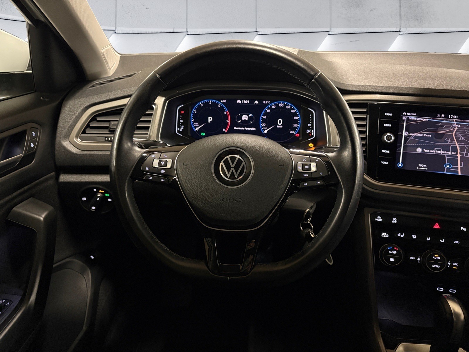 VW T-Roc 1.5 TSI EVO Advance DSG/GPS / Pack Hiver / Caméra de recul / hayon électrique / Attelage-image-9