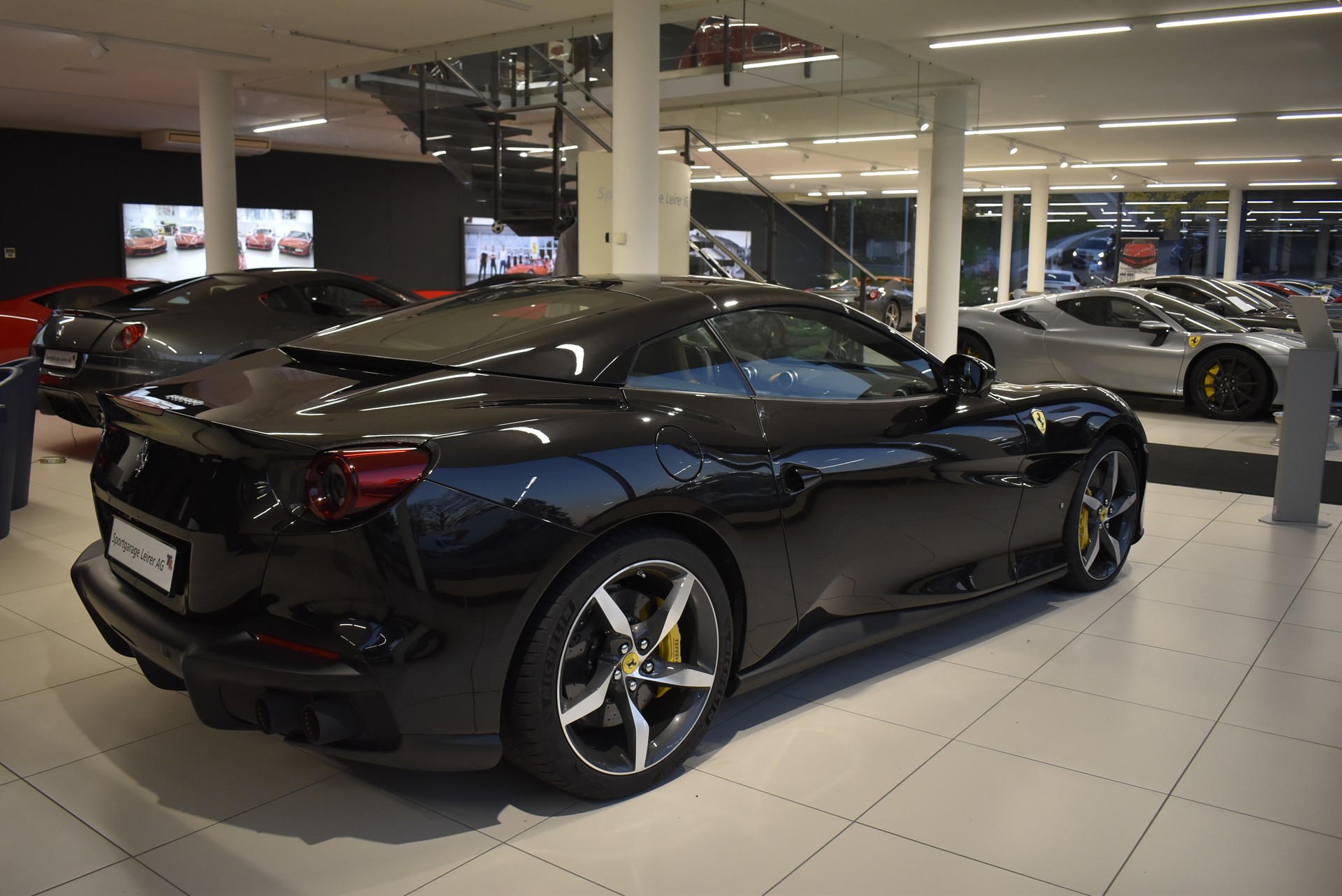 FERRARI Portofino M-image-5