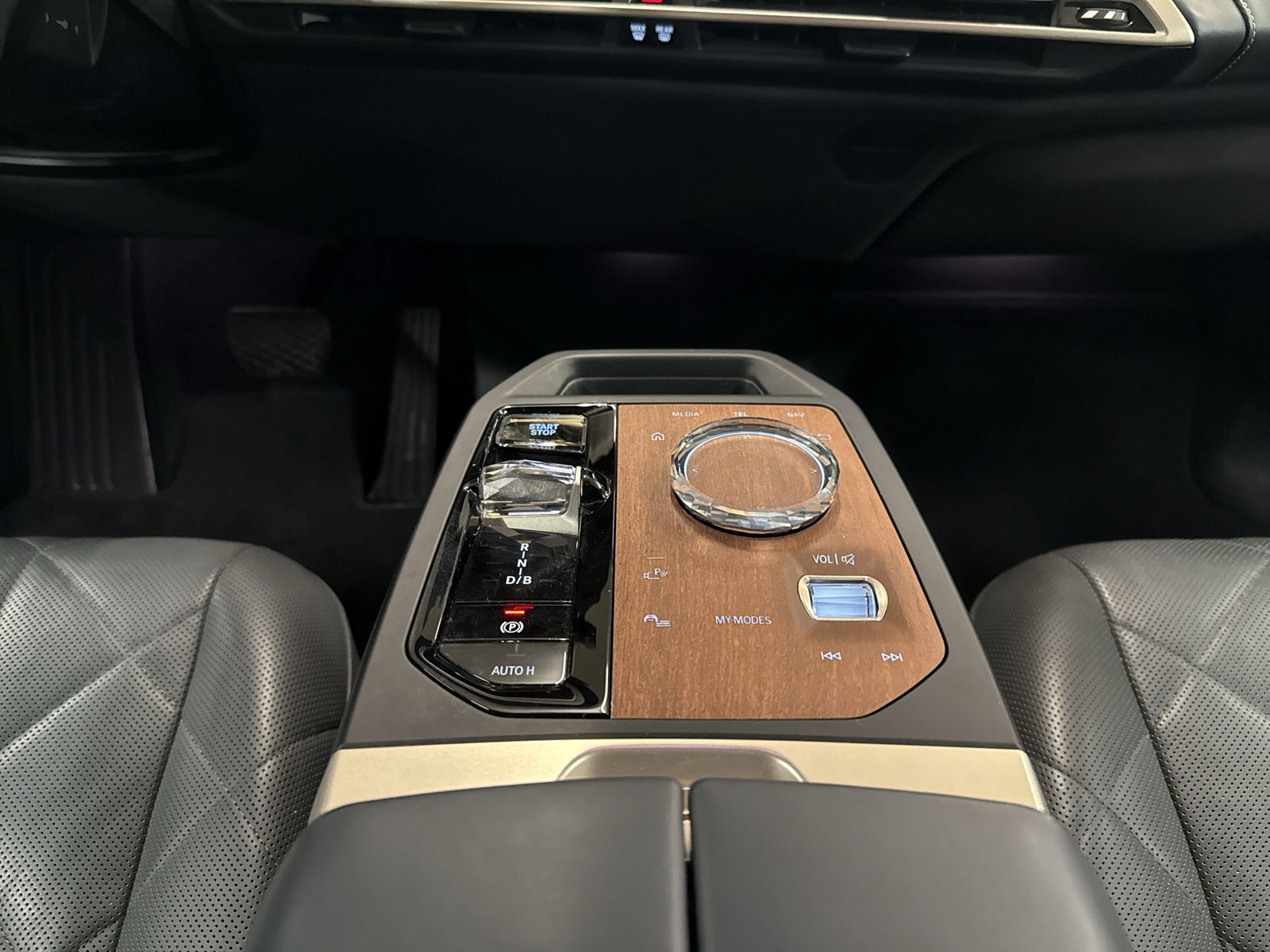 BMW iX xDrive50-image-13