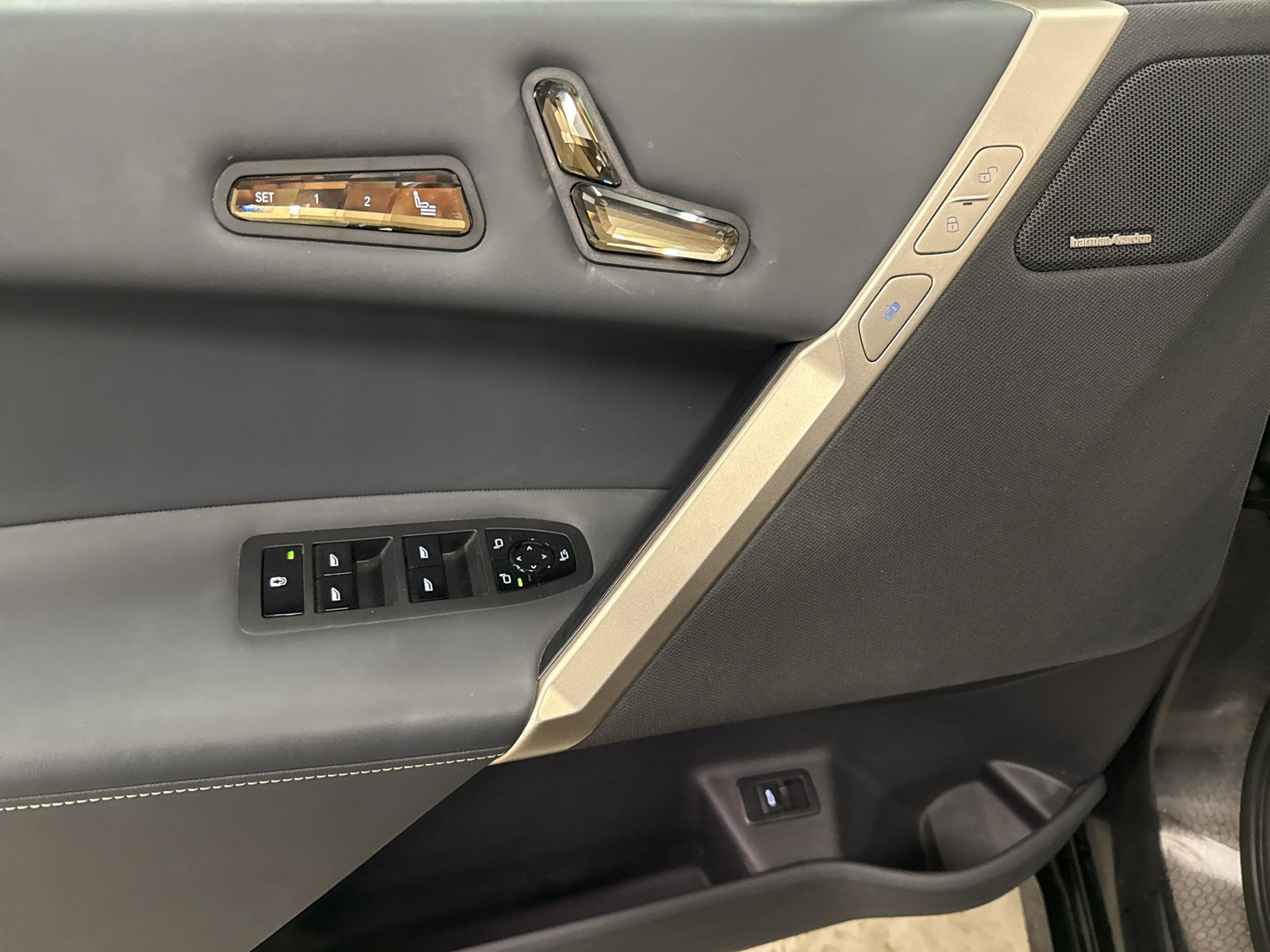 BMW iX xDrive50-image-17