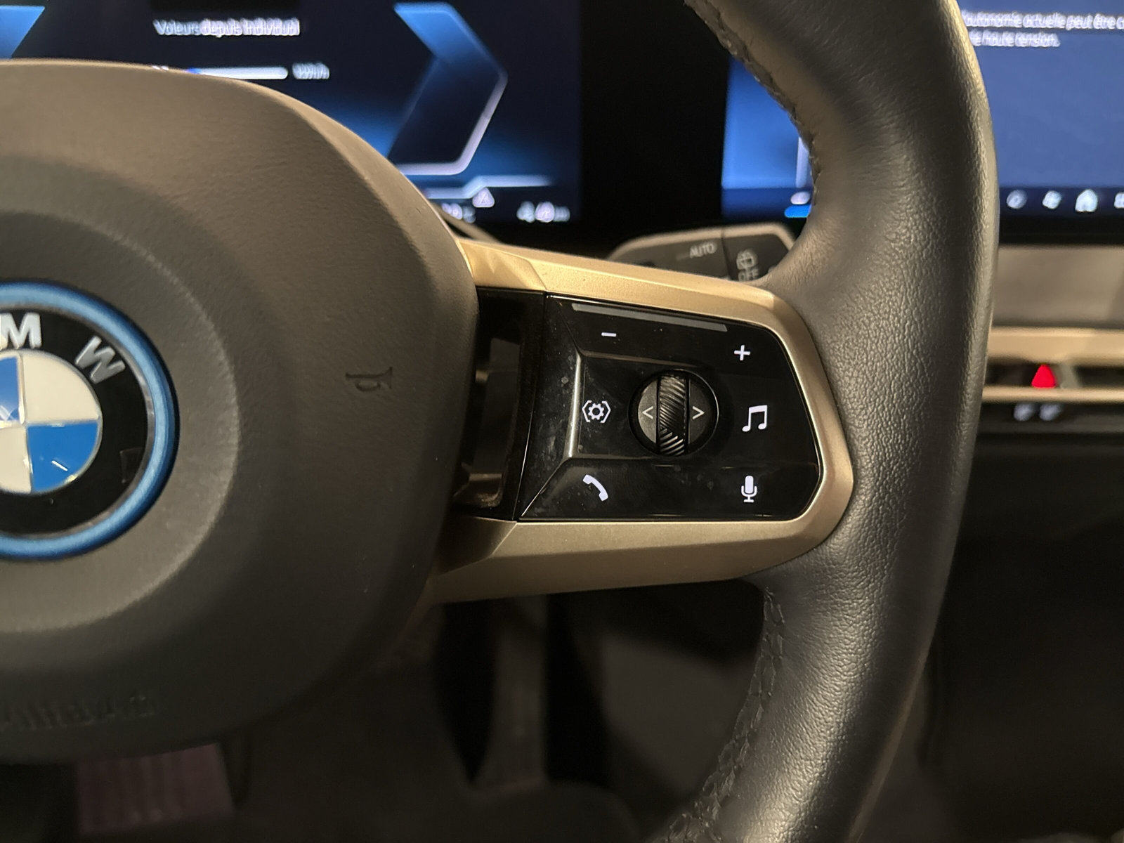 BMW iX xDrive50-image-16