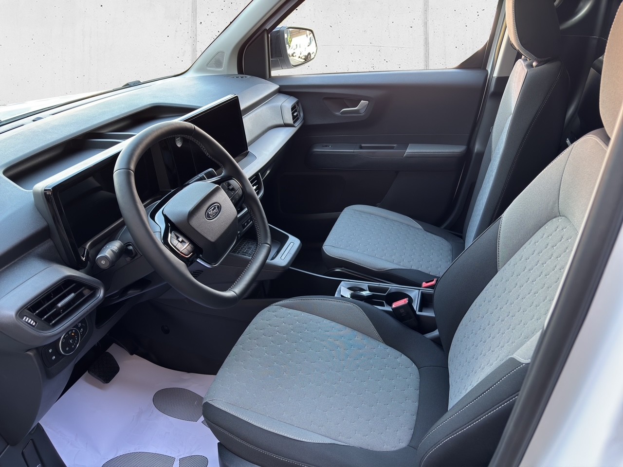 FORD E-Transit Courier Van Limited-image-10