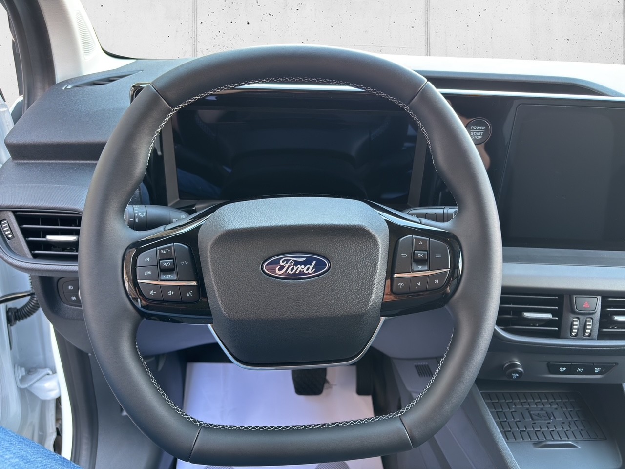 FORD E-Transit Courier Van Limited-image-8