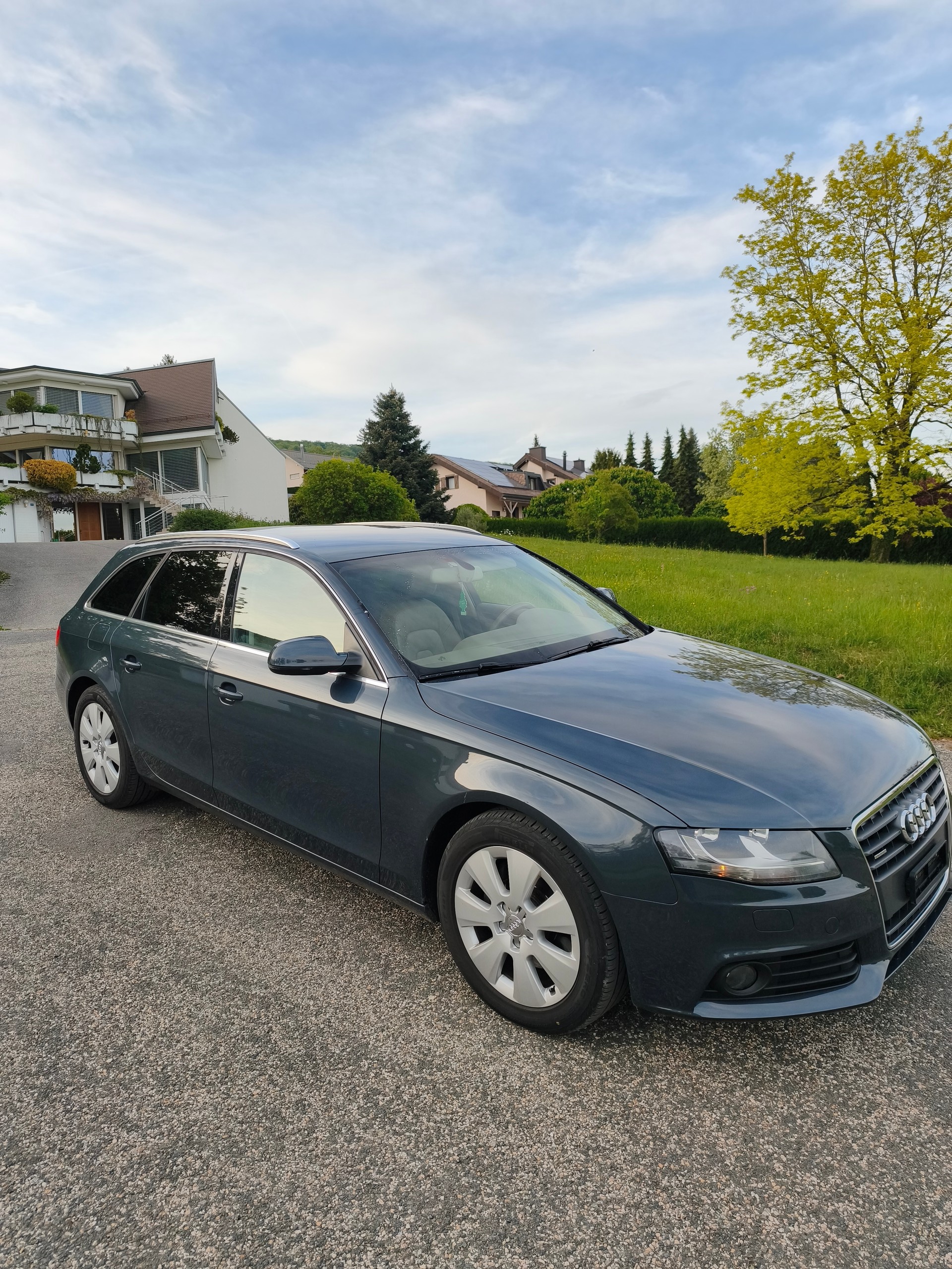 AUDI A4 Avant 2.0 TFSI quattro-image-1