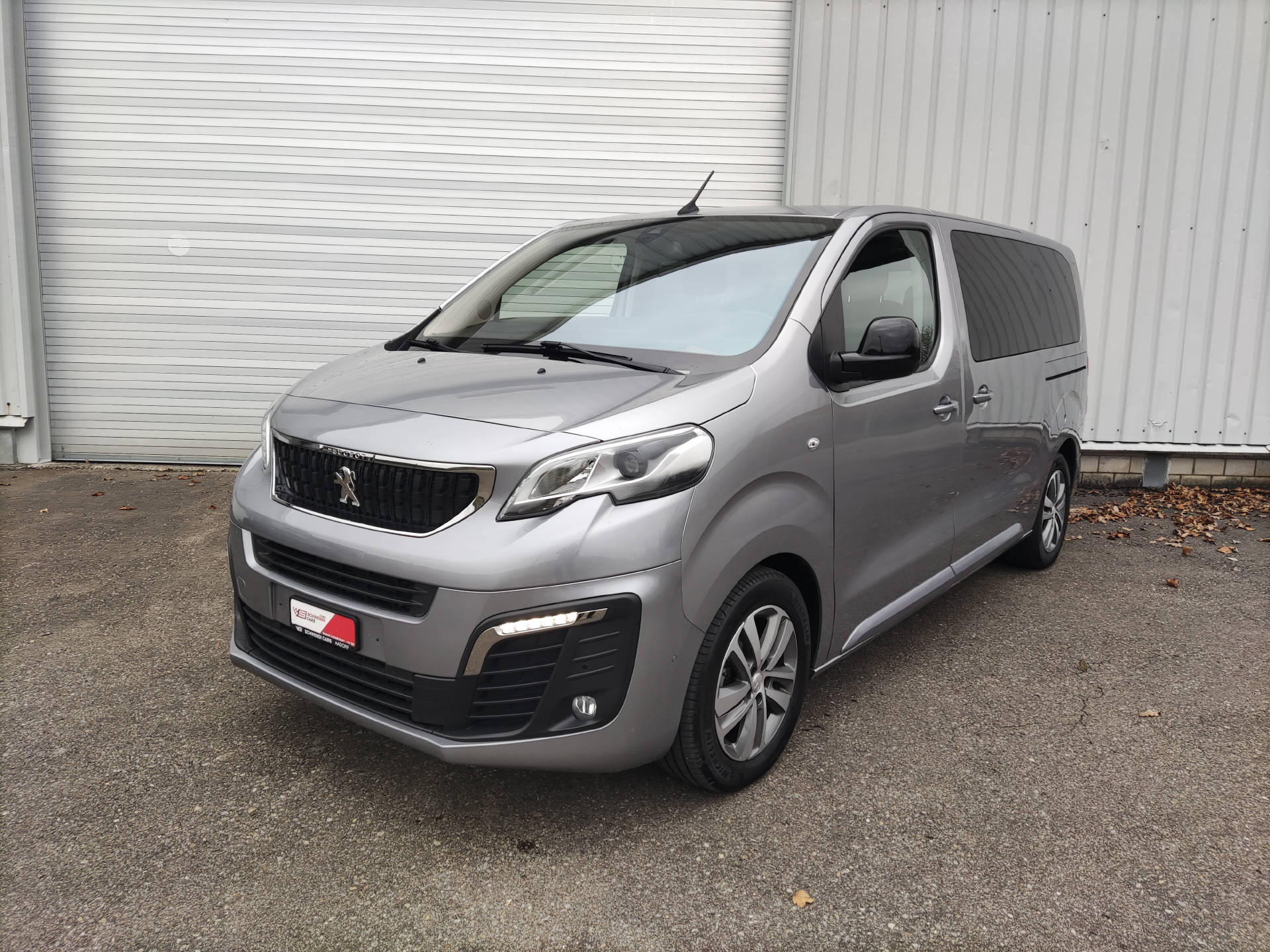 PEUGEOT Traveller Standard 2.0 BlueHDi 180 Business VIP S/S-image-1