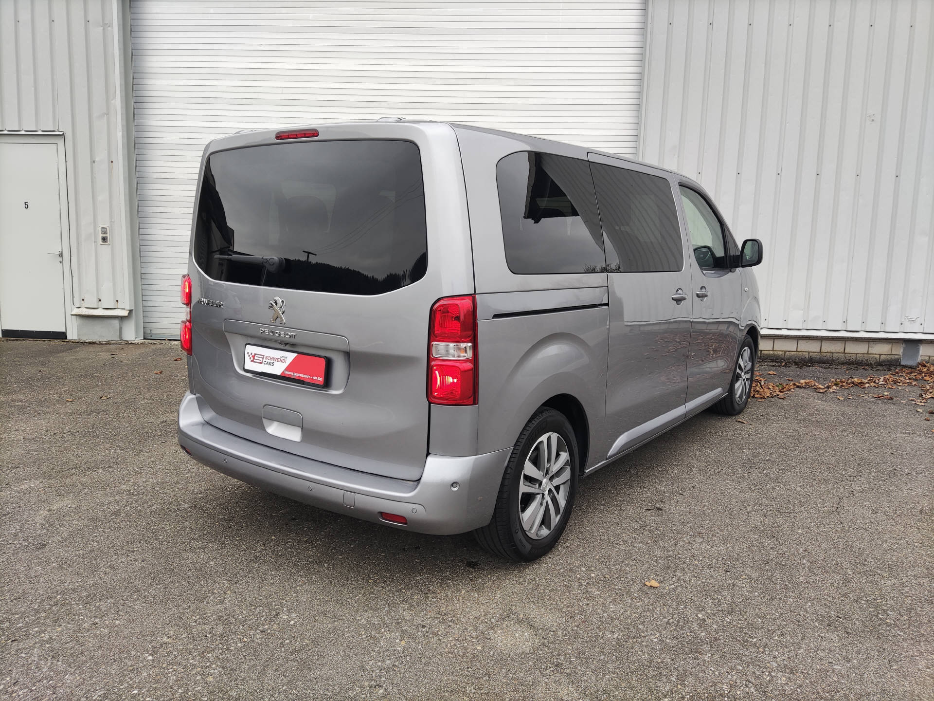 PEUGEOT Traveller Standard 2.0 BlueHDi 180 Business VIP S/S-image-8