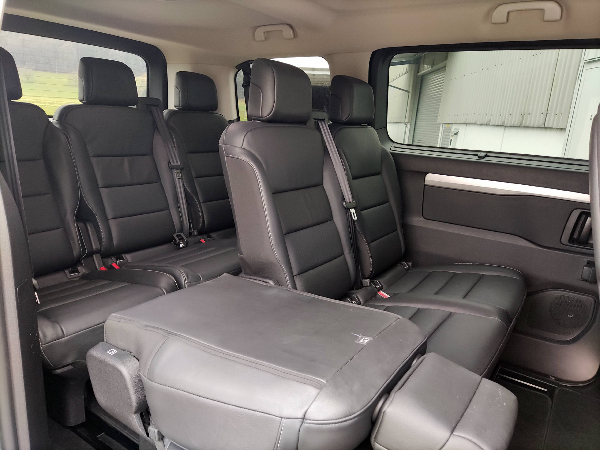 PEUGEOT Traveller Standard 2.0 BlueHDi 180 Business VIP S/S-image-6