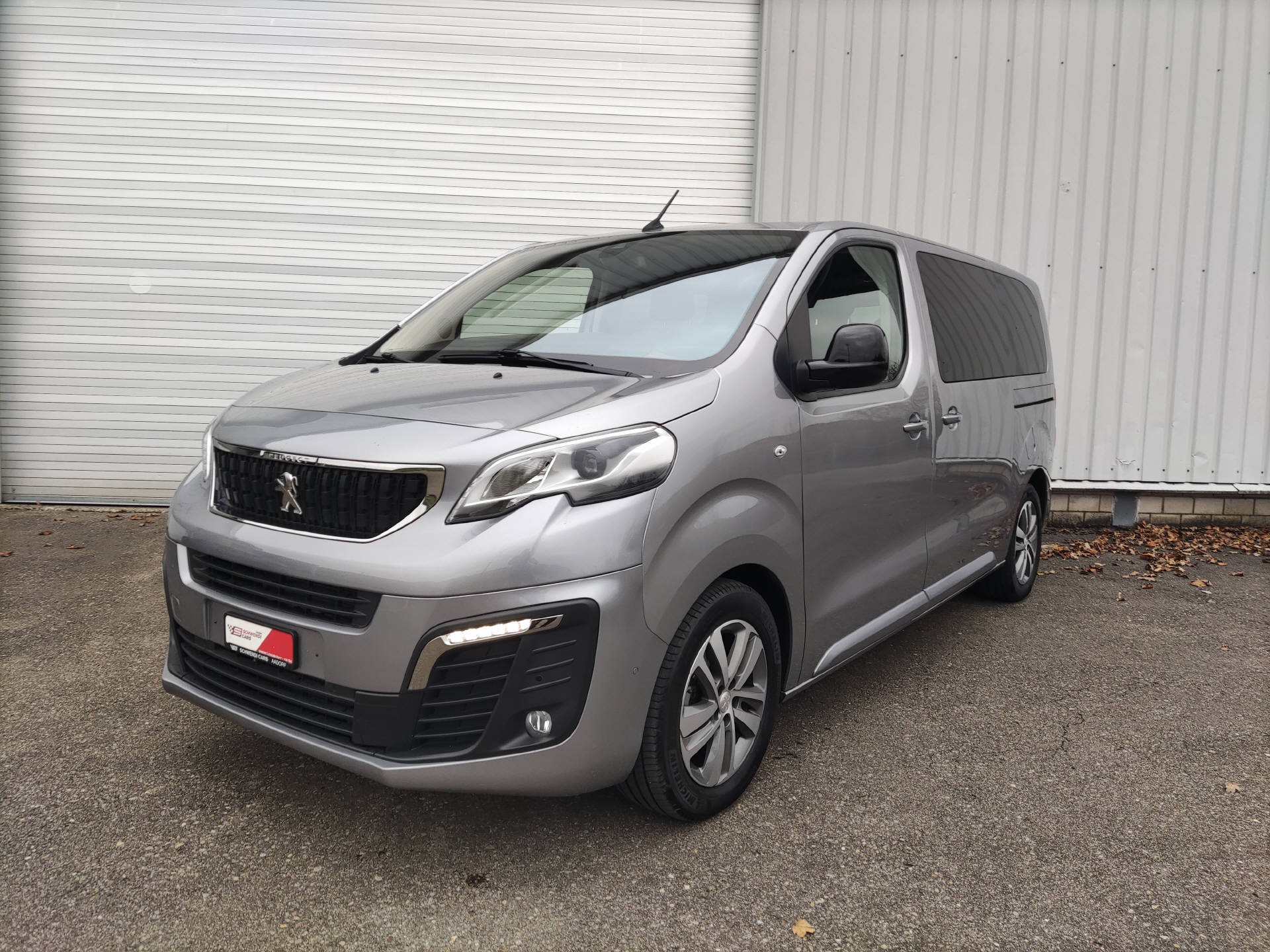 PEUGEOT Traveller Standard 2.0 BlueHDi 180 Business VIP S/S-image-3