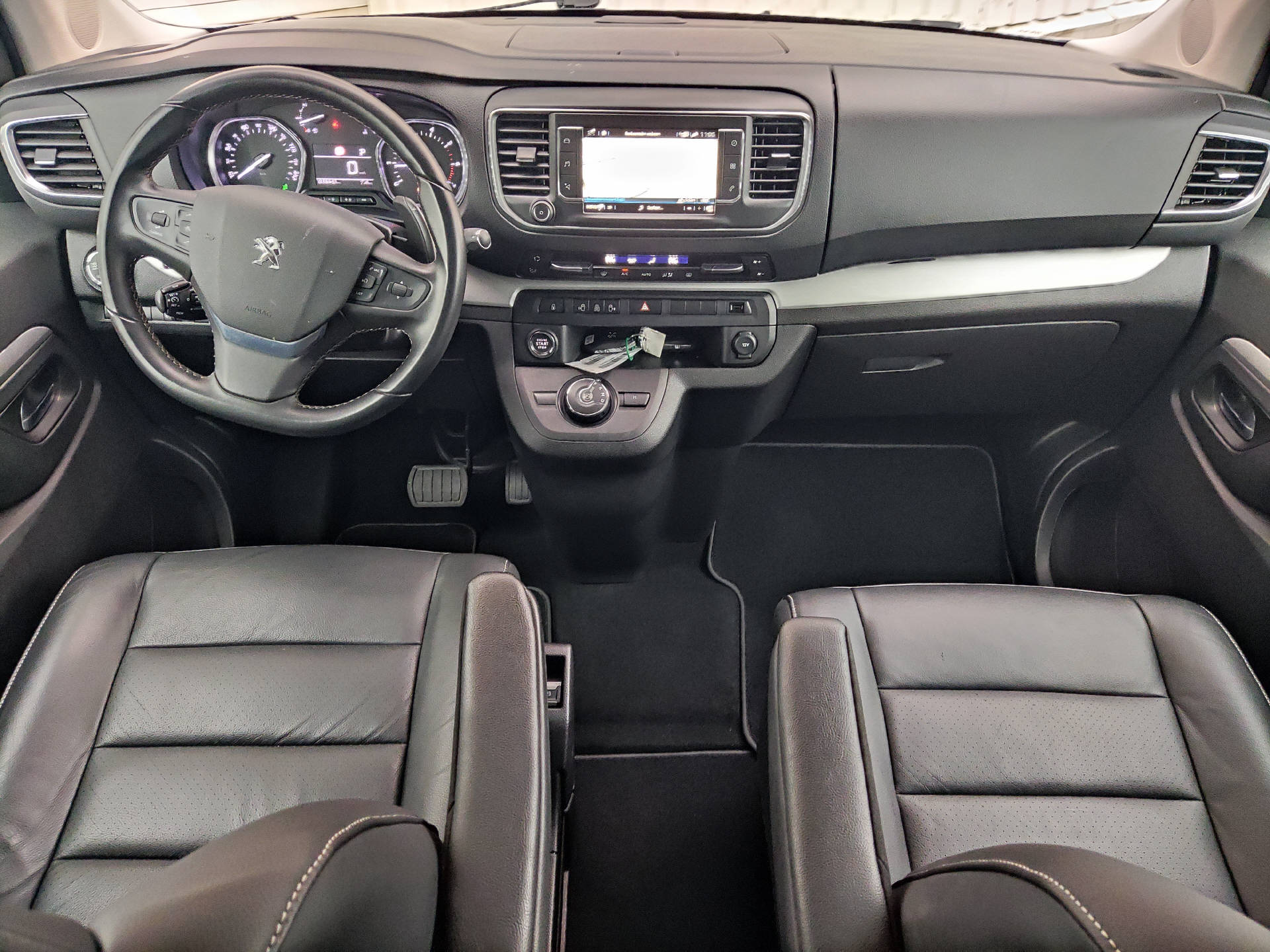 PEUGEOT Traveller Standard 2.0 BlueHDi 180 Business VIP S/S-image-4