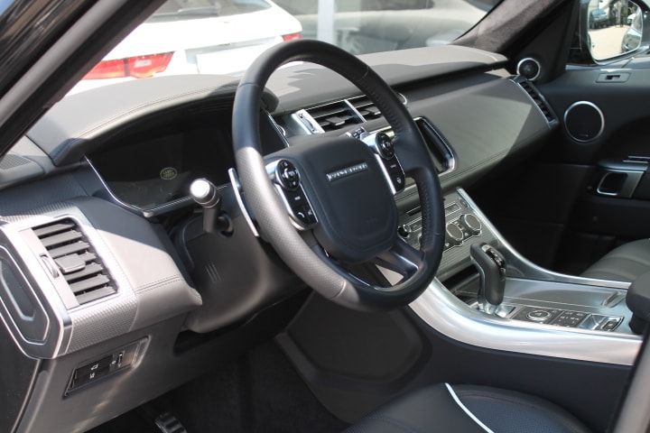 LAND ROVER Range Rover Sport 5.0 V8 SVR-image-4