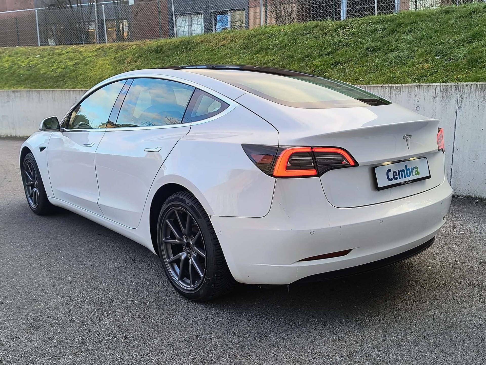 TESLA Model 3-image-4