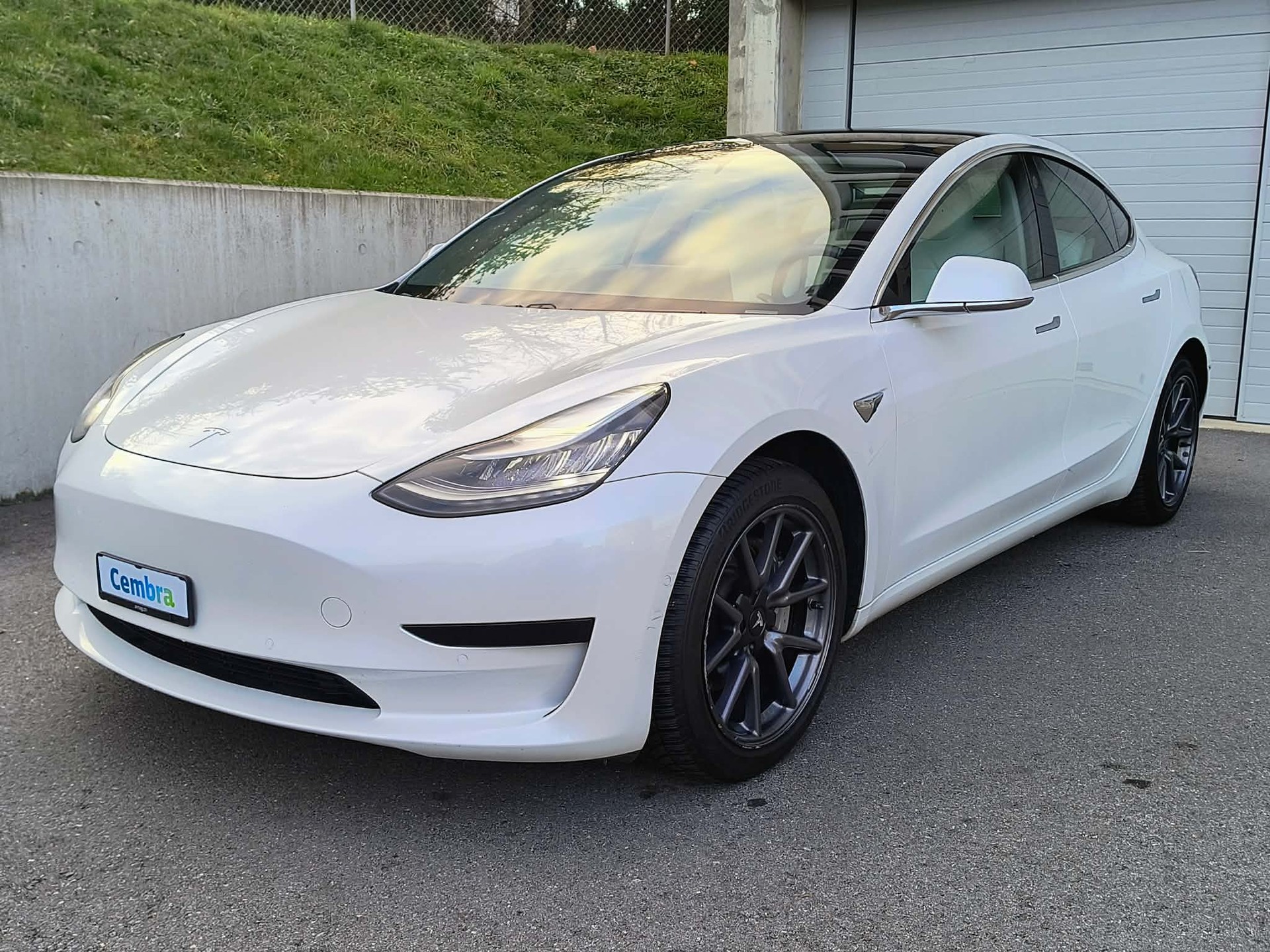 TESLA Model 3-image-0