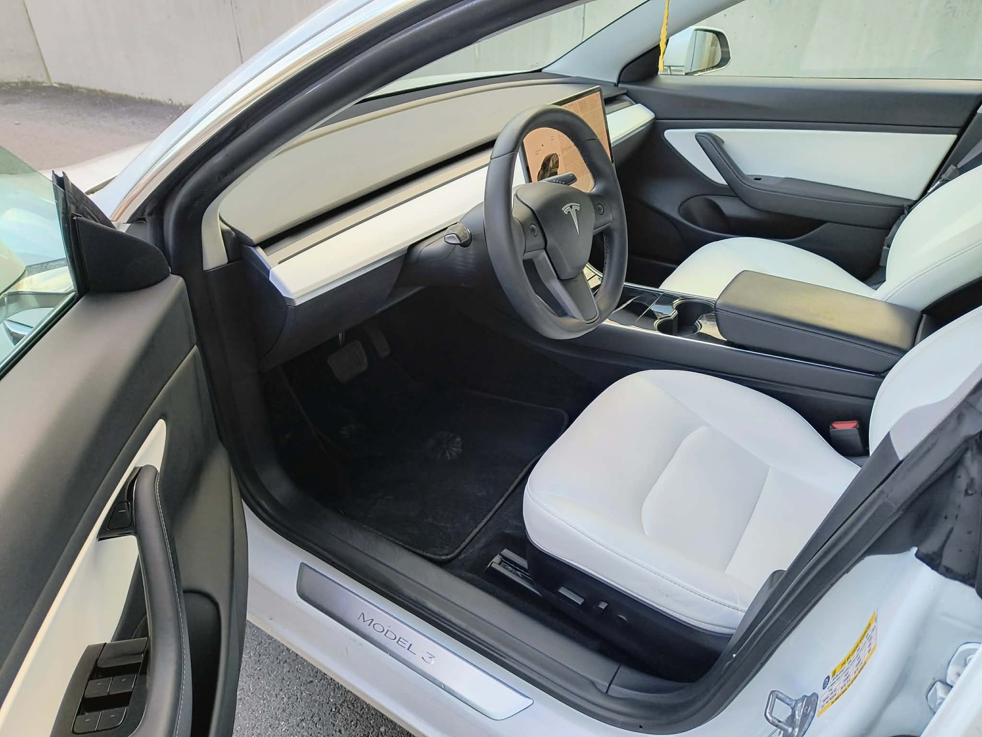TESLA Model 3-image-8