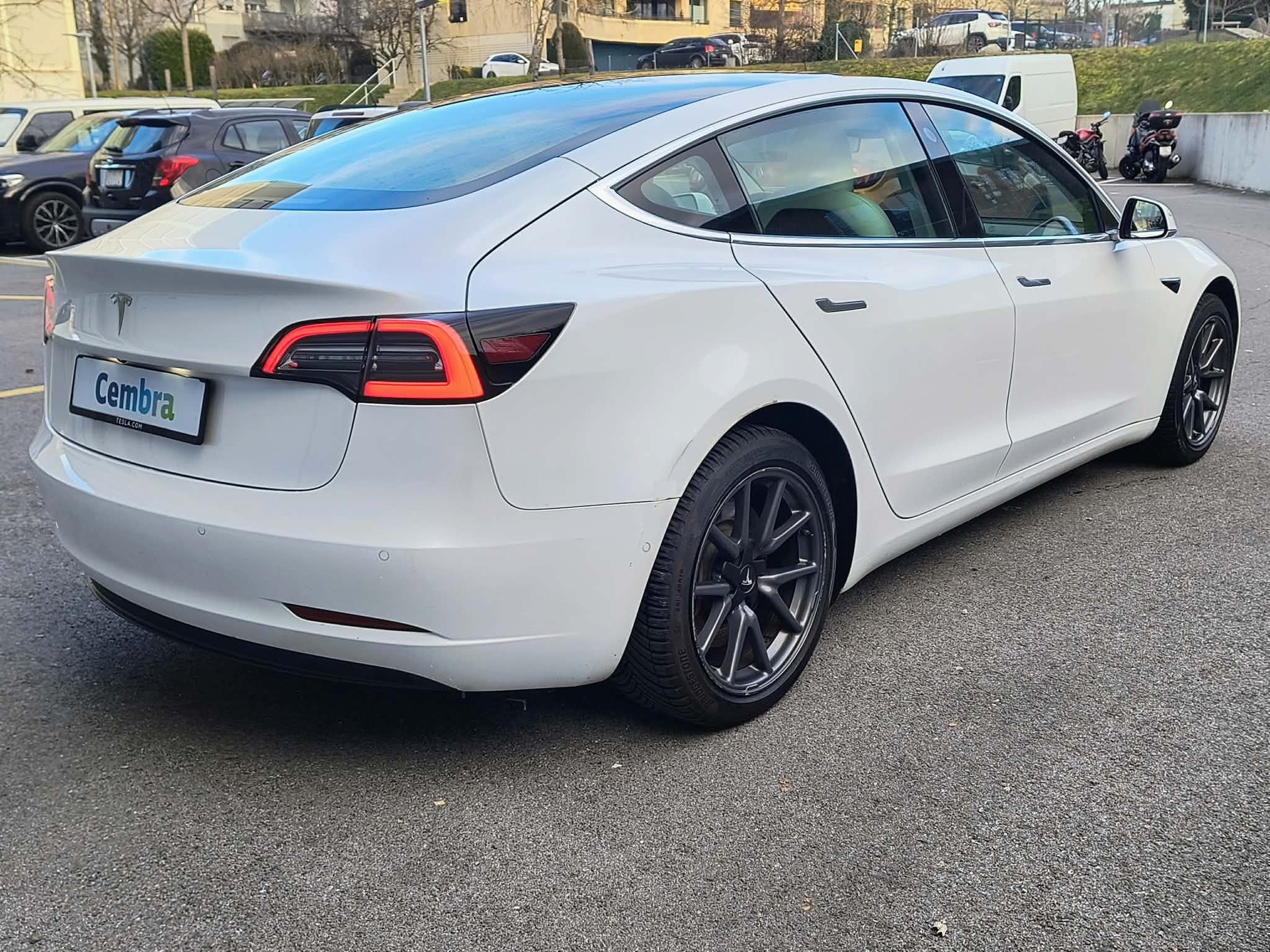 TESLA Model 3-image-3