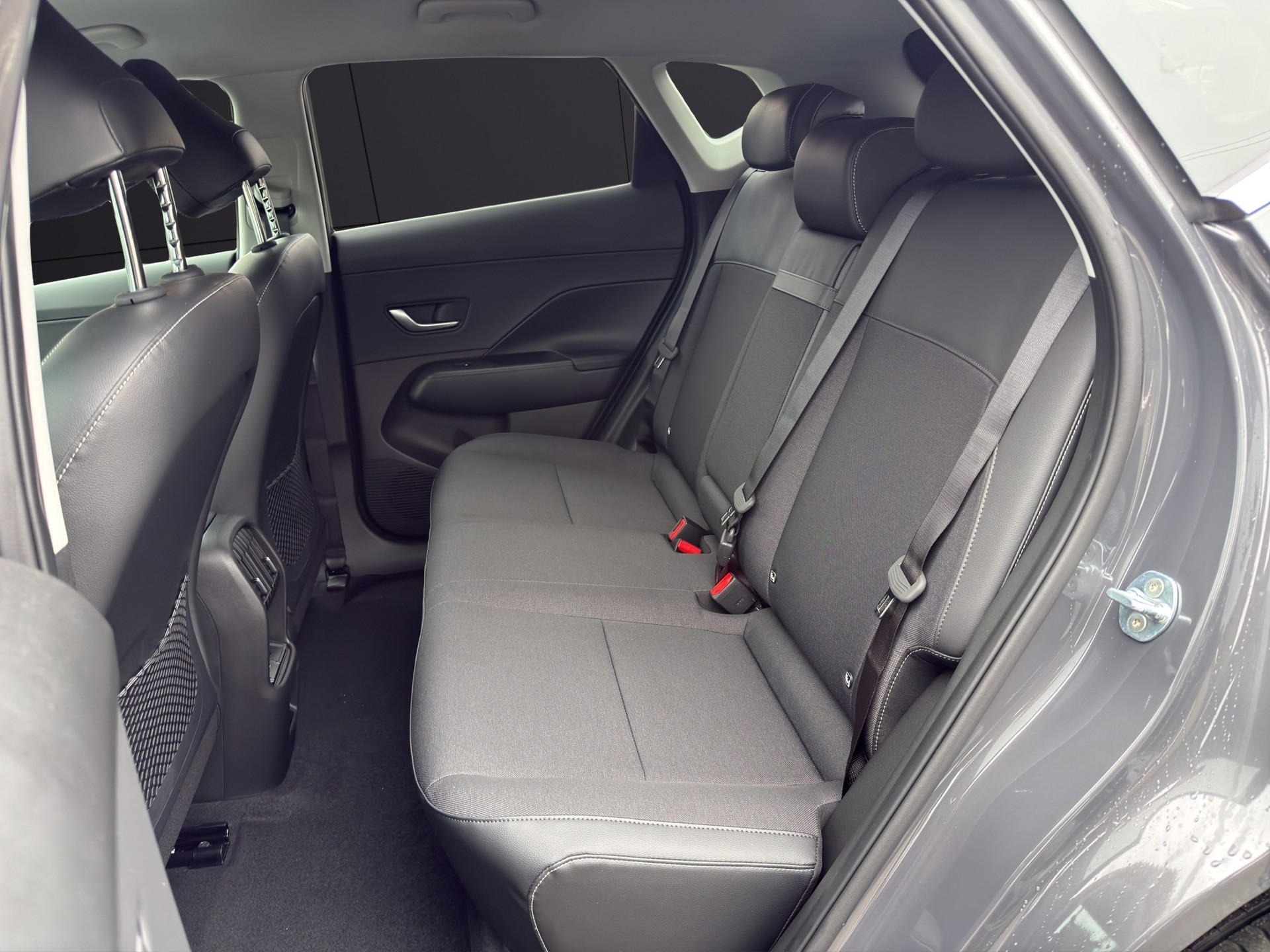 HYUNDAI Kona EV 65.4 kWh Amplia-image-15