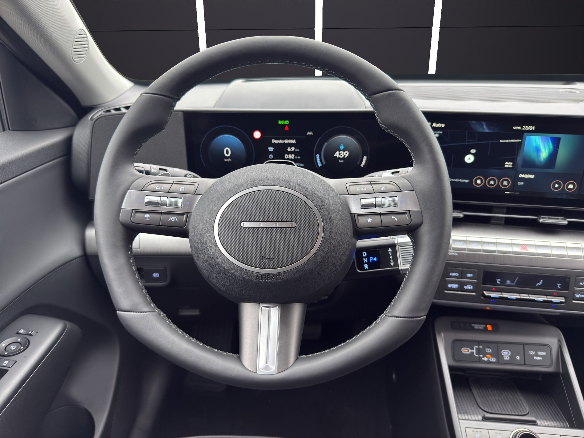 HYUNDAI Kona EV 65.4 kWh Amplia-image-9