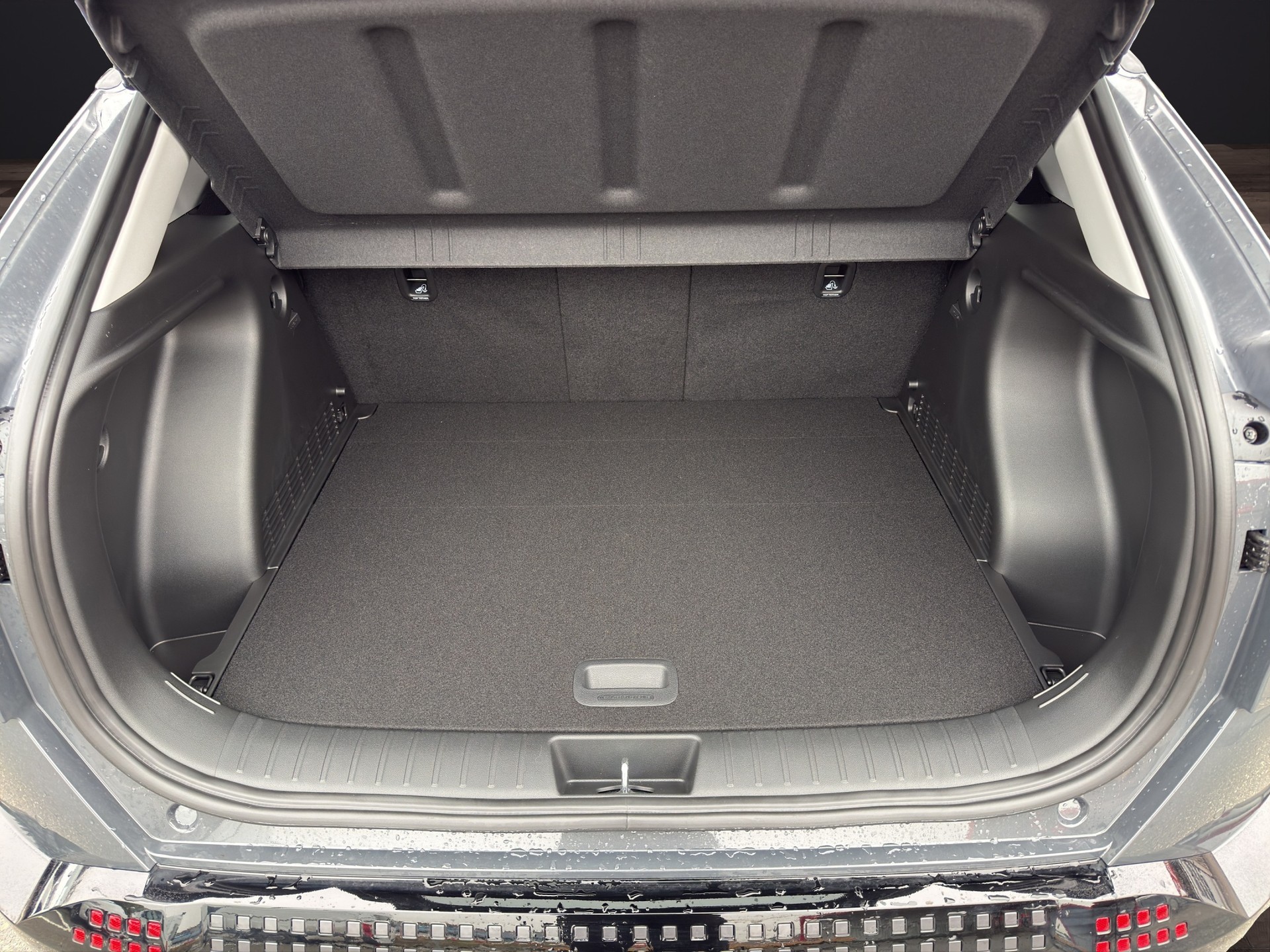 HYUNDAI Kona EV 65.4 kWh Amplia-image-16
