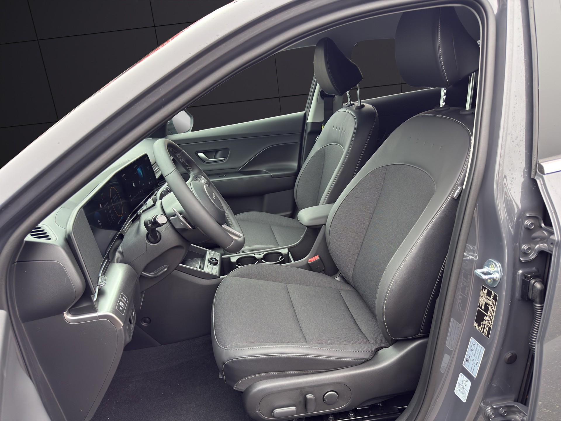 HYUNDAI Kona EV 65.4 kWh Amplia-image-14