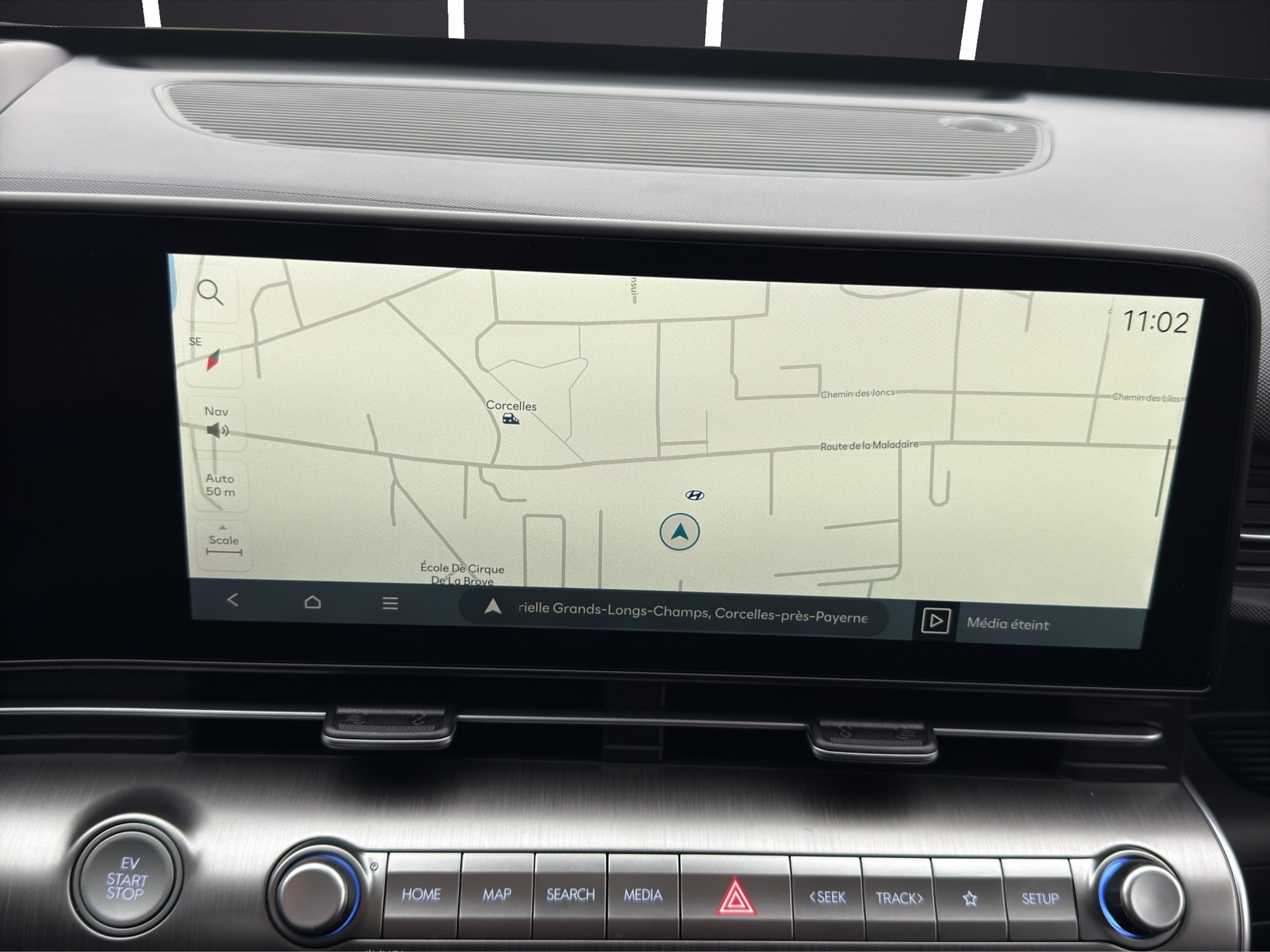 HYUNDAI Kona EV 65.4 kWh Amplia-image-11
