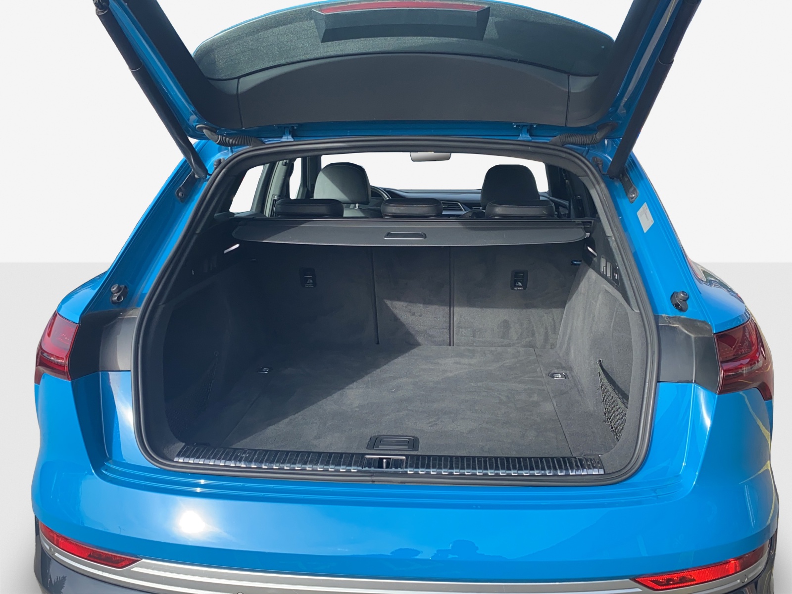 AUDI e-tron 55 Advanced quattro-image-10