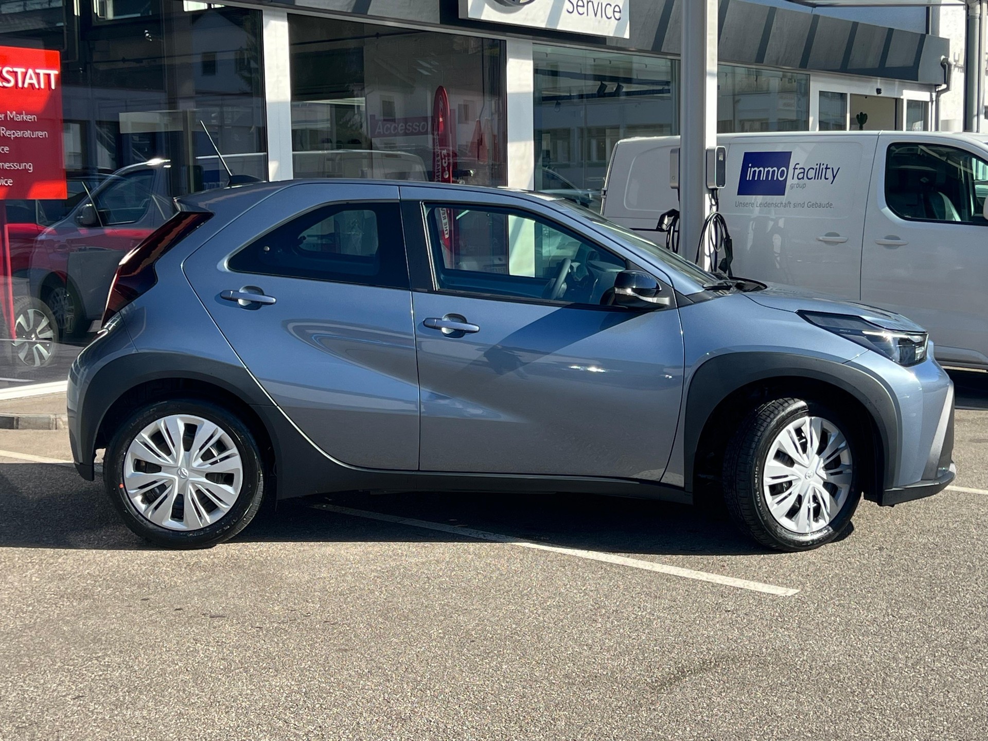 TOYOTA Aygo X 1.5 VVT-i HSD Comfort-showroom-element-3