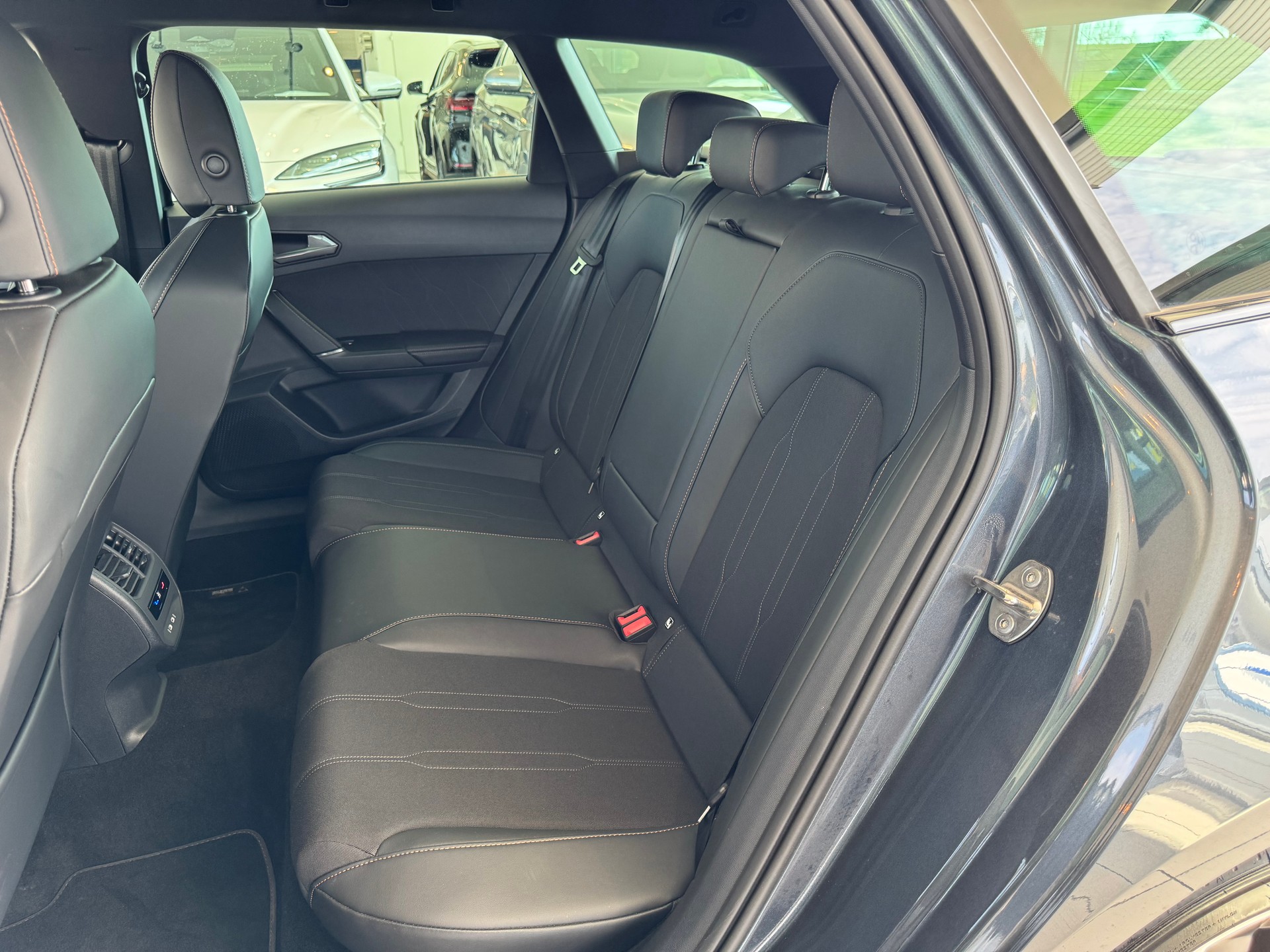 CUPRA LEON ST 1.5 eTSI DSG-image-23