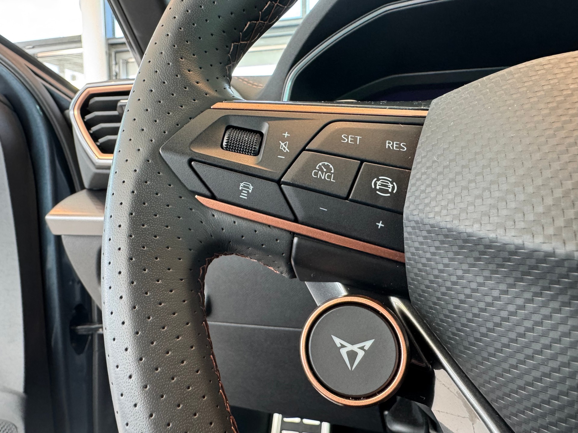 CUPRA LEON ST 1.5 eTSI DSG-image-14