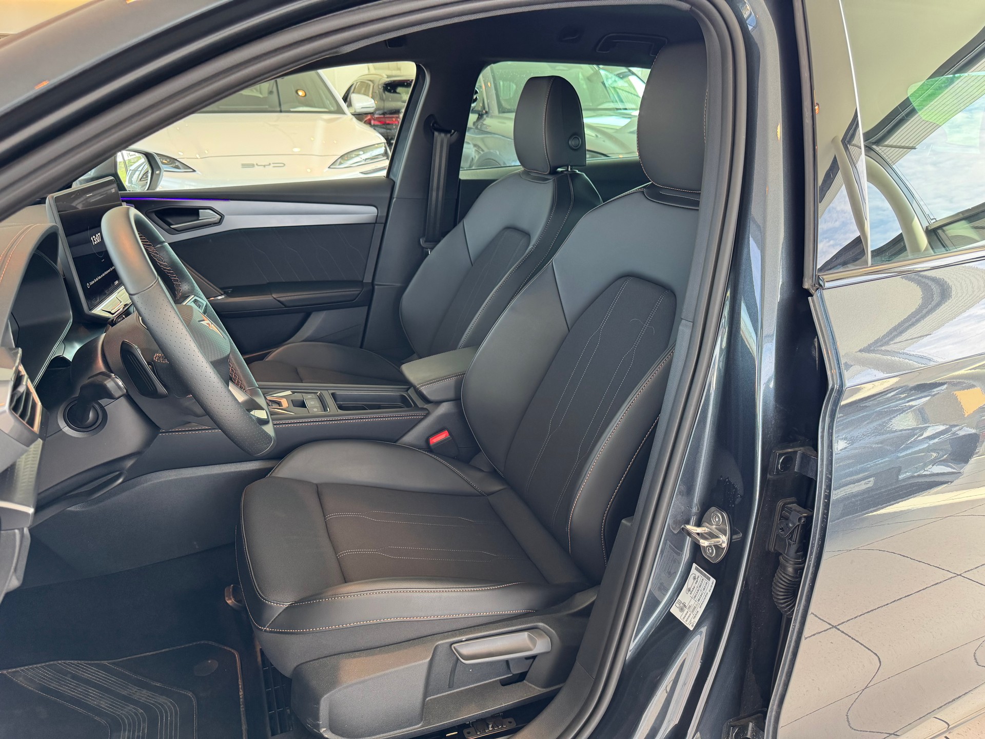 CUPRA LEON ST 1.5 eTSI DSG-image-11