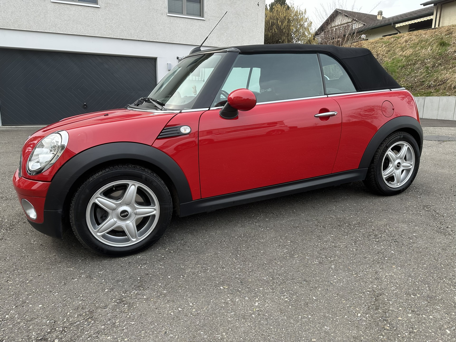 MINI Cooper Cabriolet-image-5