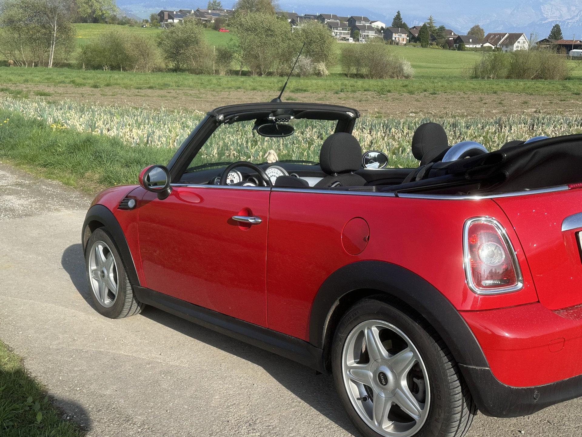 MINI Cooper Cabriolet-image-2