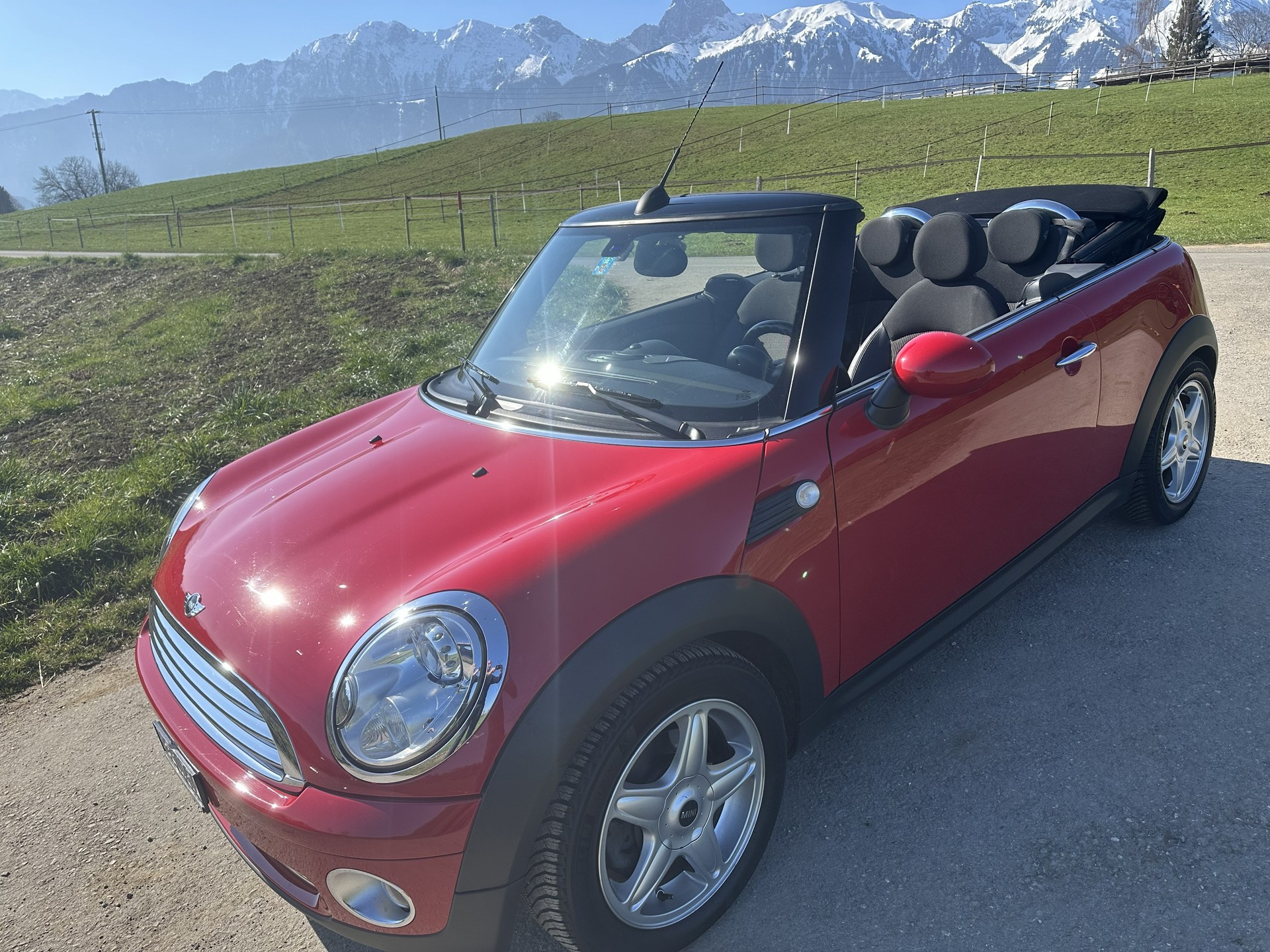 MINI Cooper Cabriolet-image-0