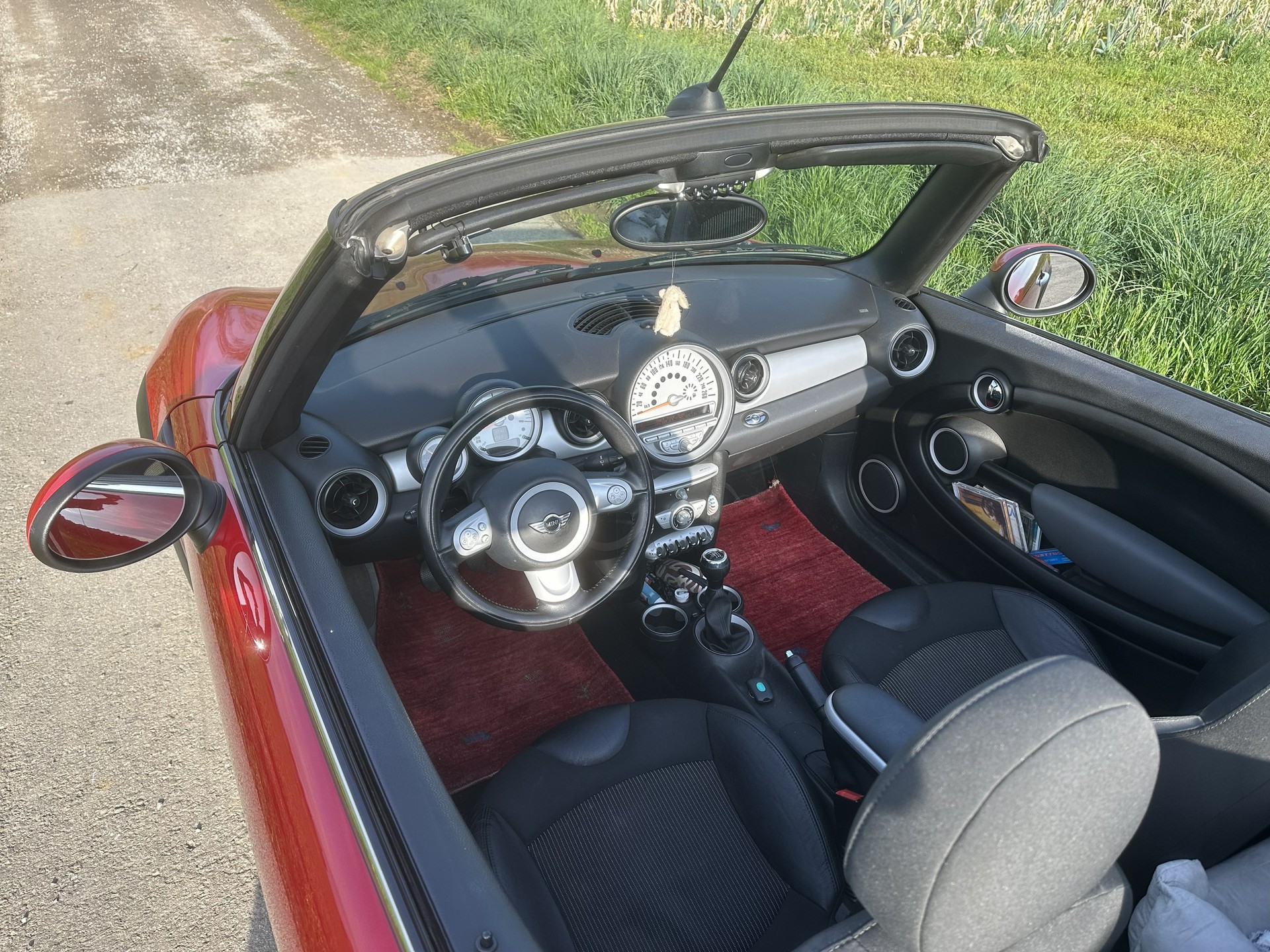 MINI Cooper Cabriolet-image-1