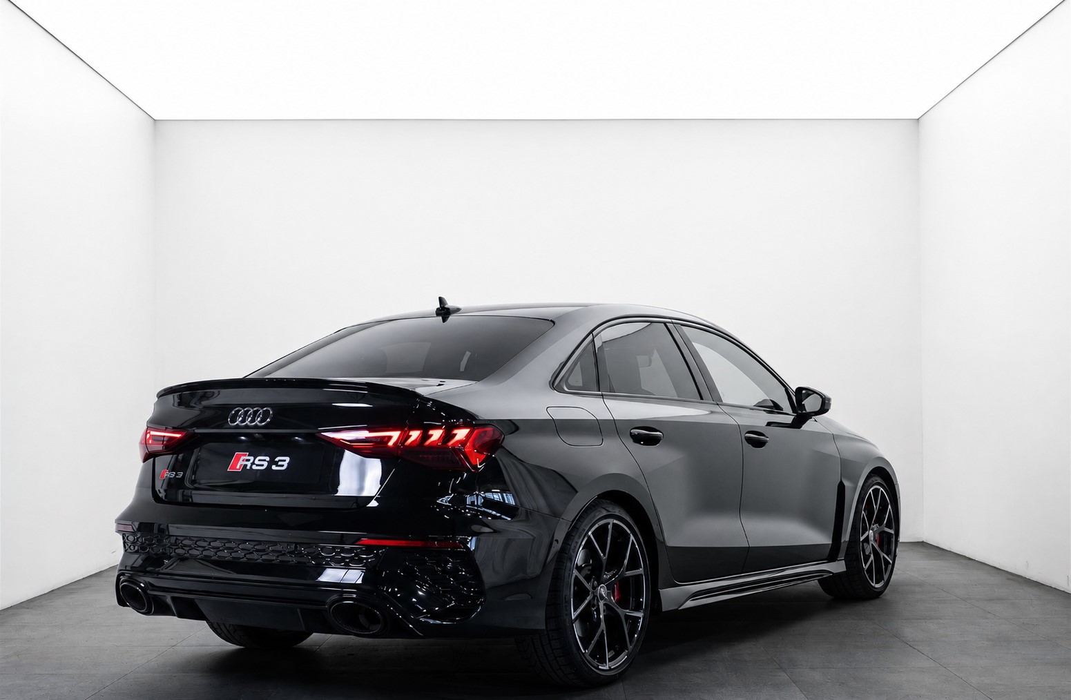 AUDI RS3 Limousine 2.5 TSI quattro S-tronic-image-2