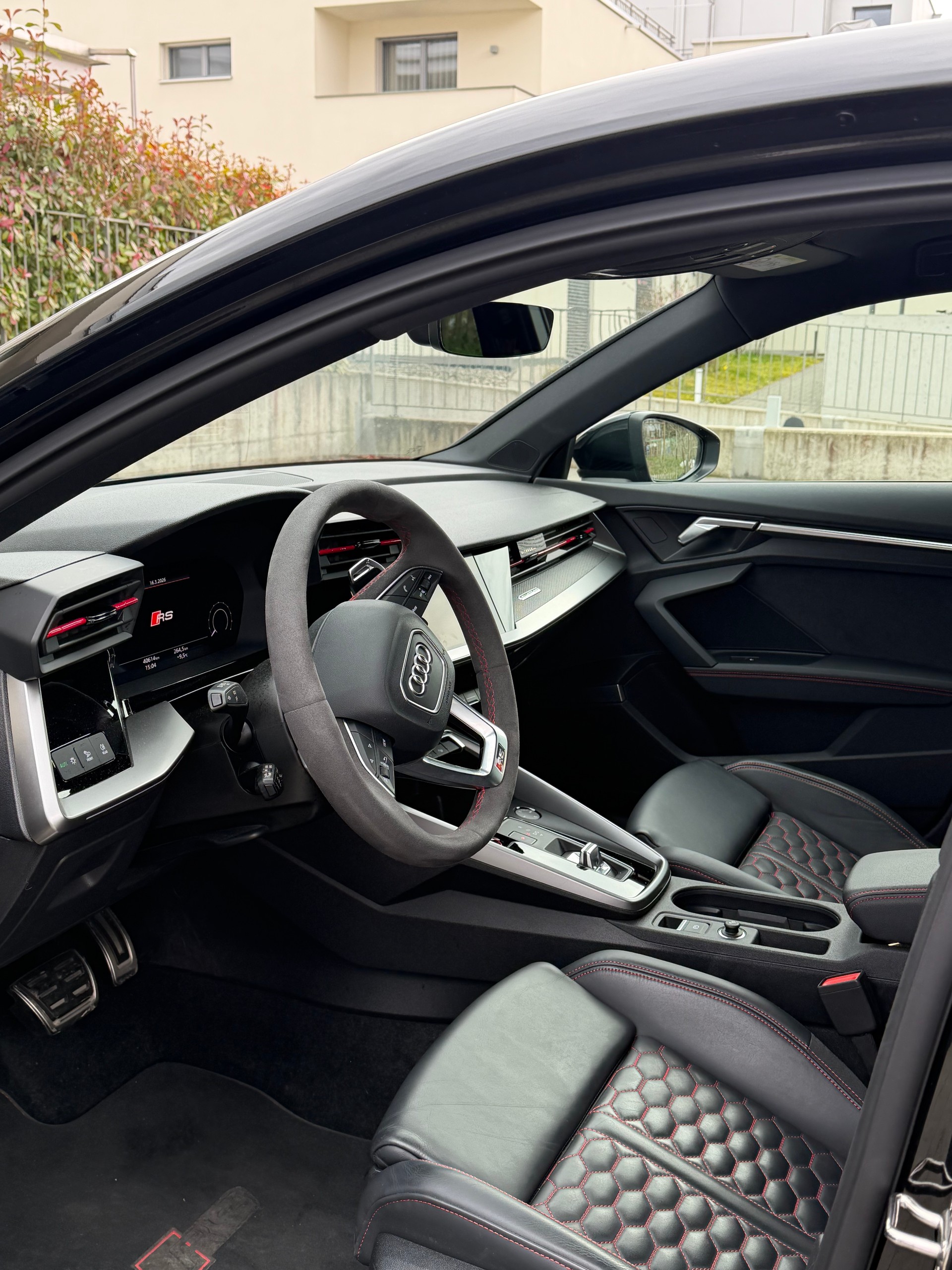 AUDI RS3 Limousine 2.5 TSI quattro S-tronic-image-4