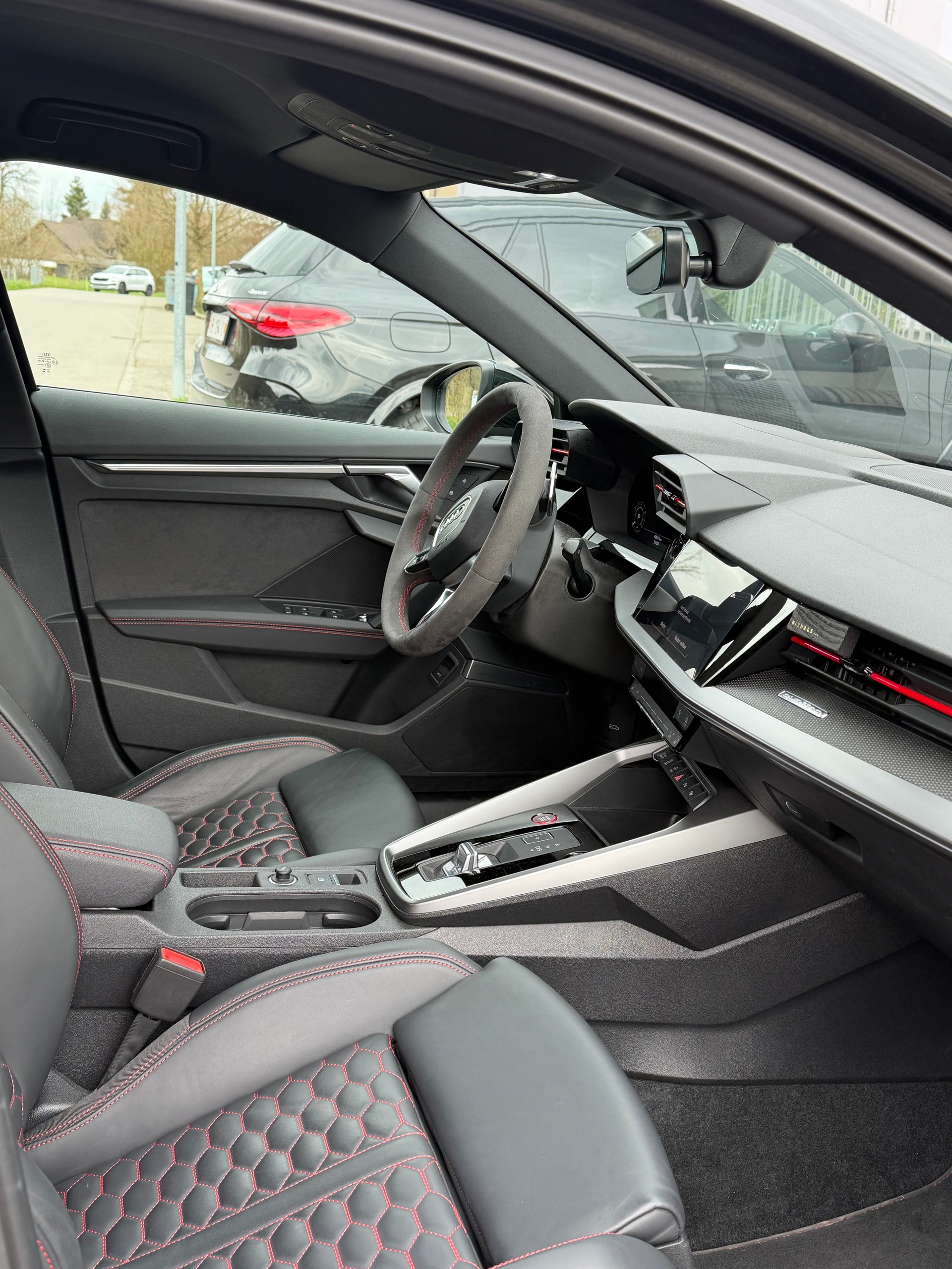 AUDI RS3 Limousine 2.5 TSI quattro S-tronic-image-5
