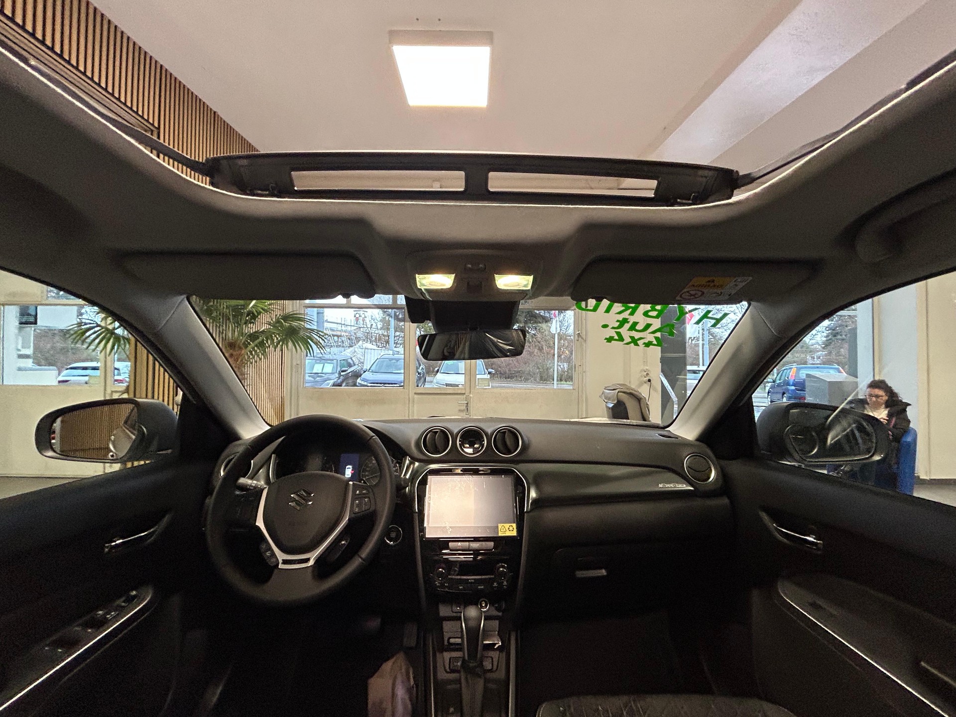 SUZUKI Vitara 1.4 T Sakura Top Hybrid 4x4-image-8